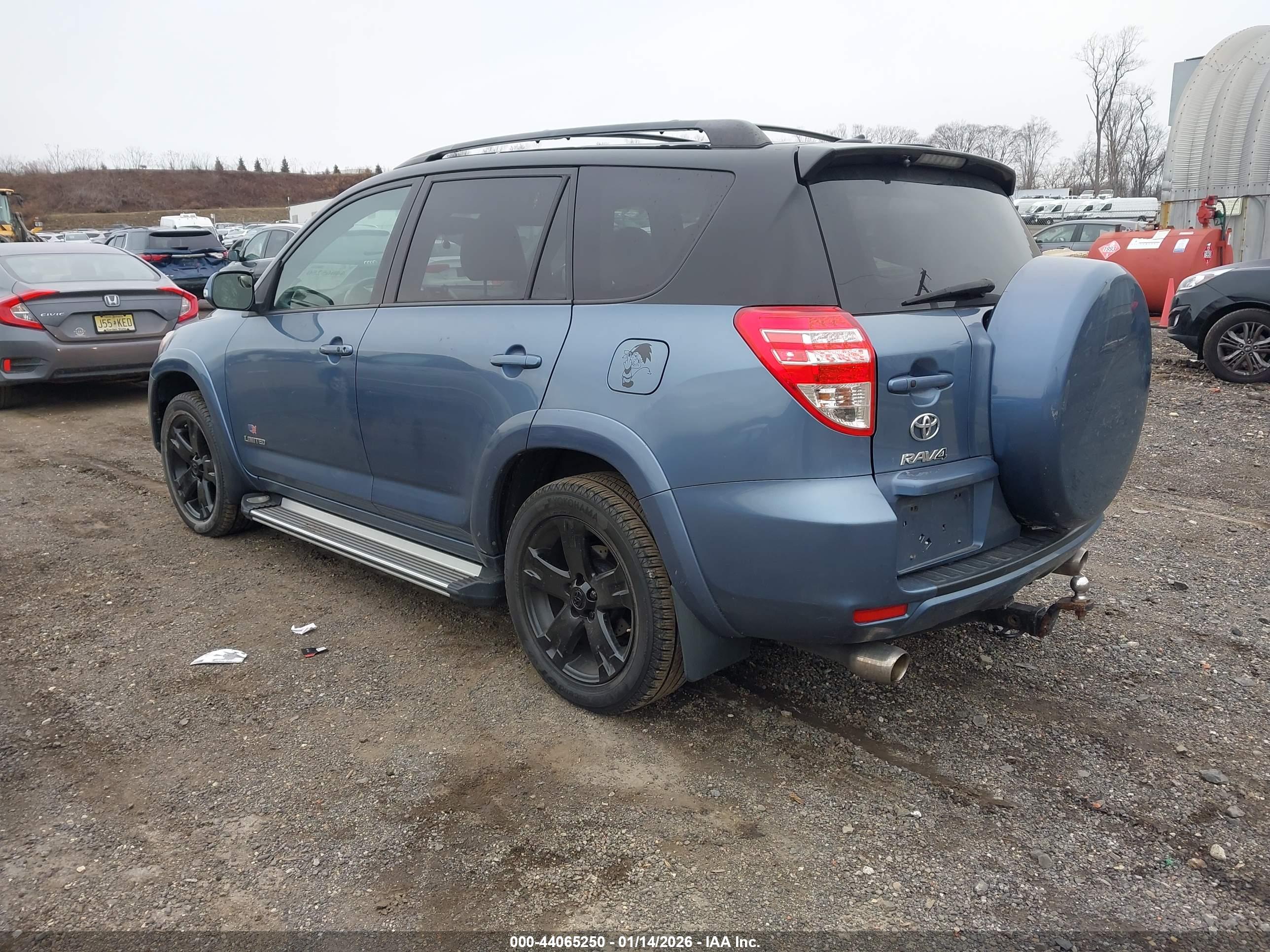 TOYOTA RAV4 image 3