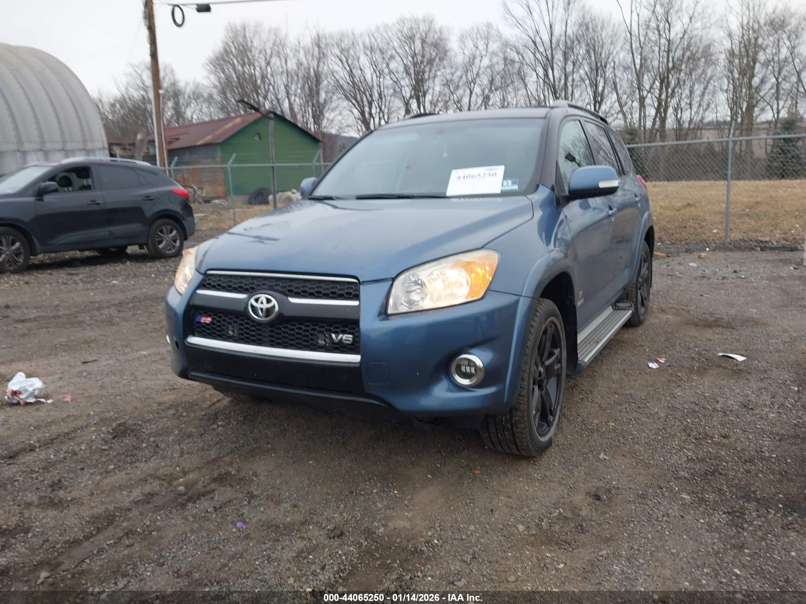 TOYOTA RAV4 image 6