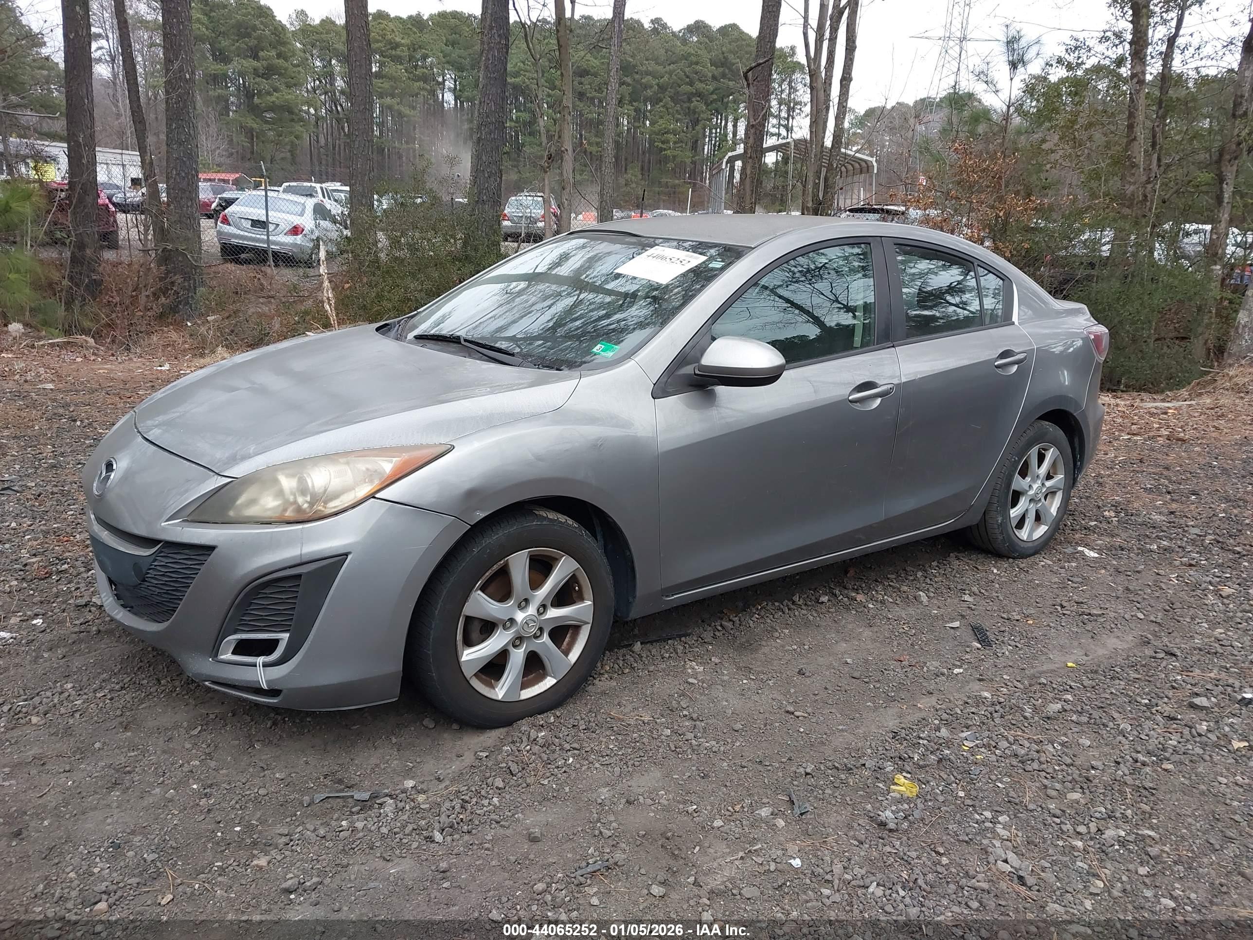 MAZDA MAZDA3 image 2
