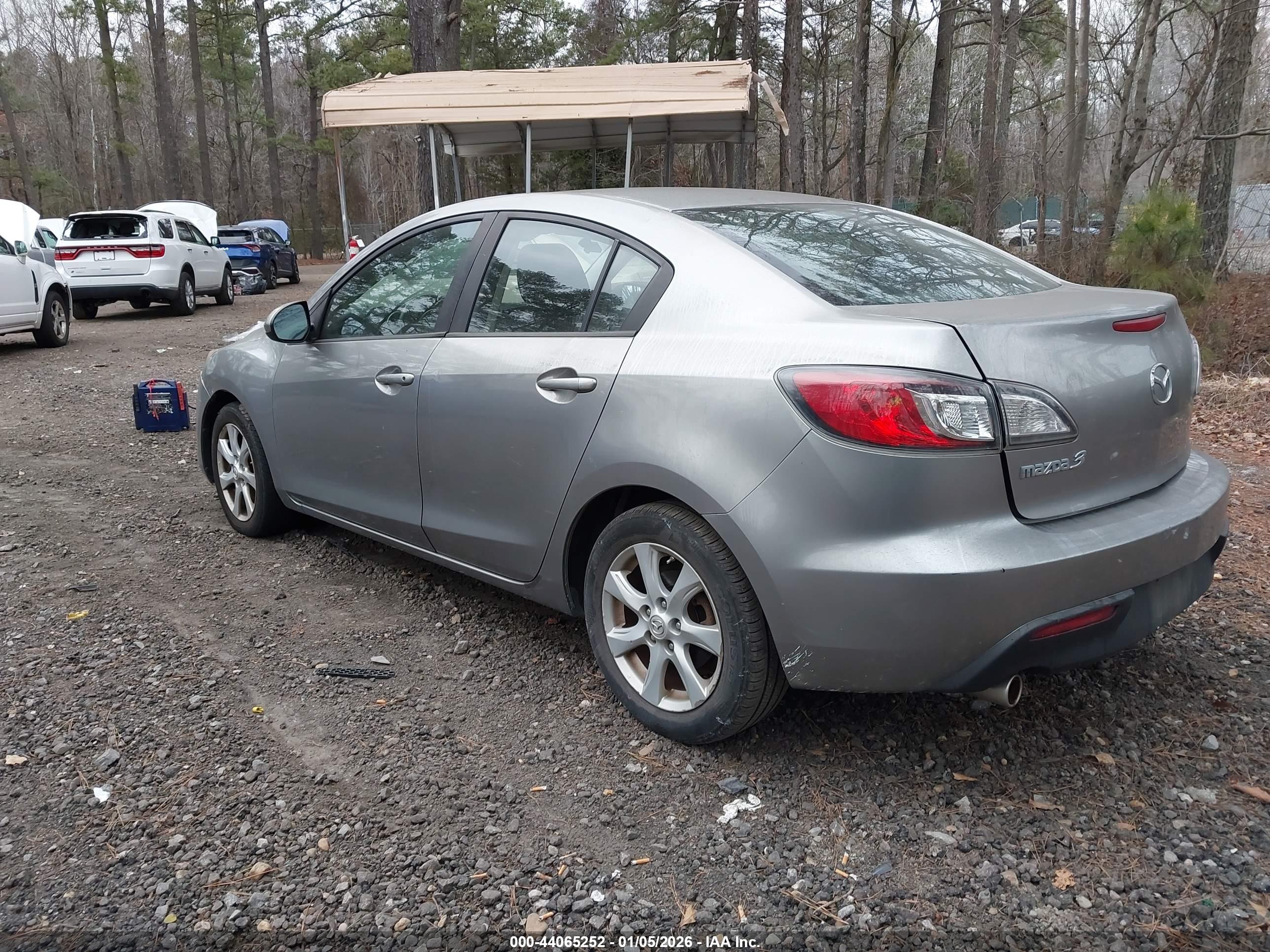 MAZDA MAZDA3 image 3