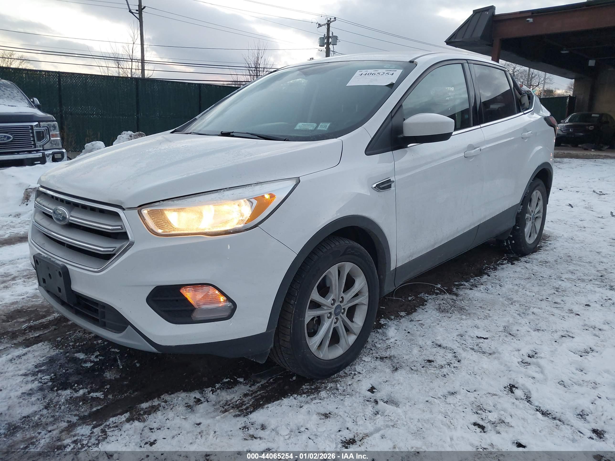 FORD ESCAPE image 2