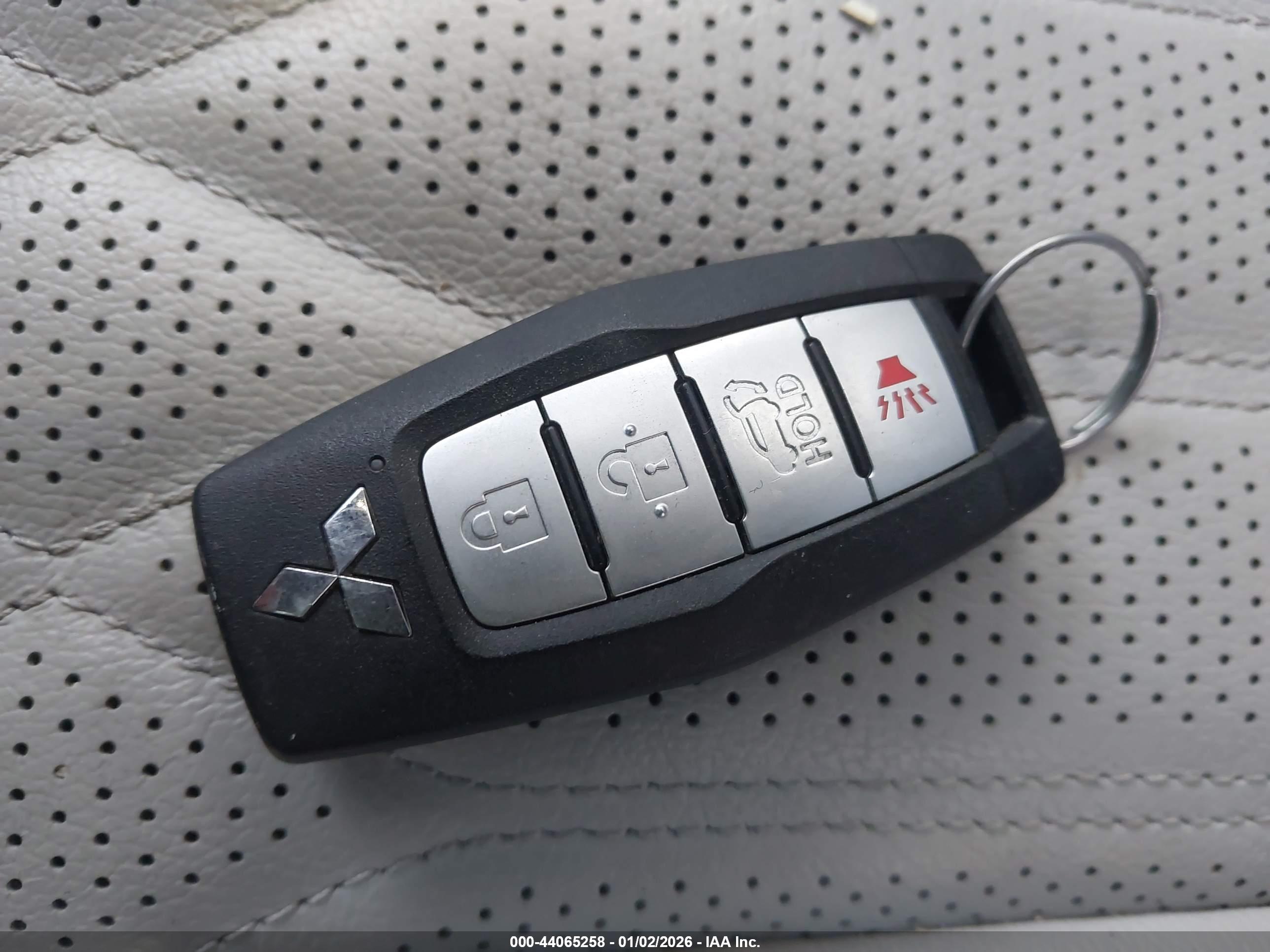 MITSUBISHI OUTLANDER image 11