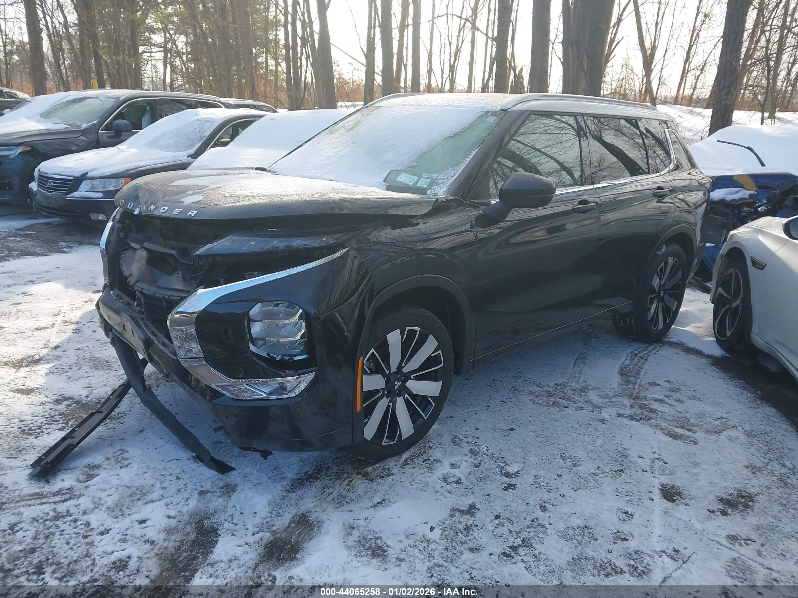 MITSUBISHI OUTLANDER image 2