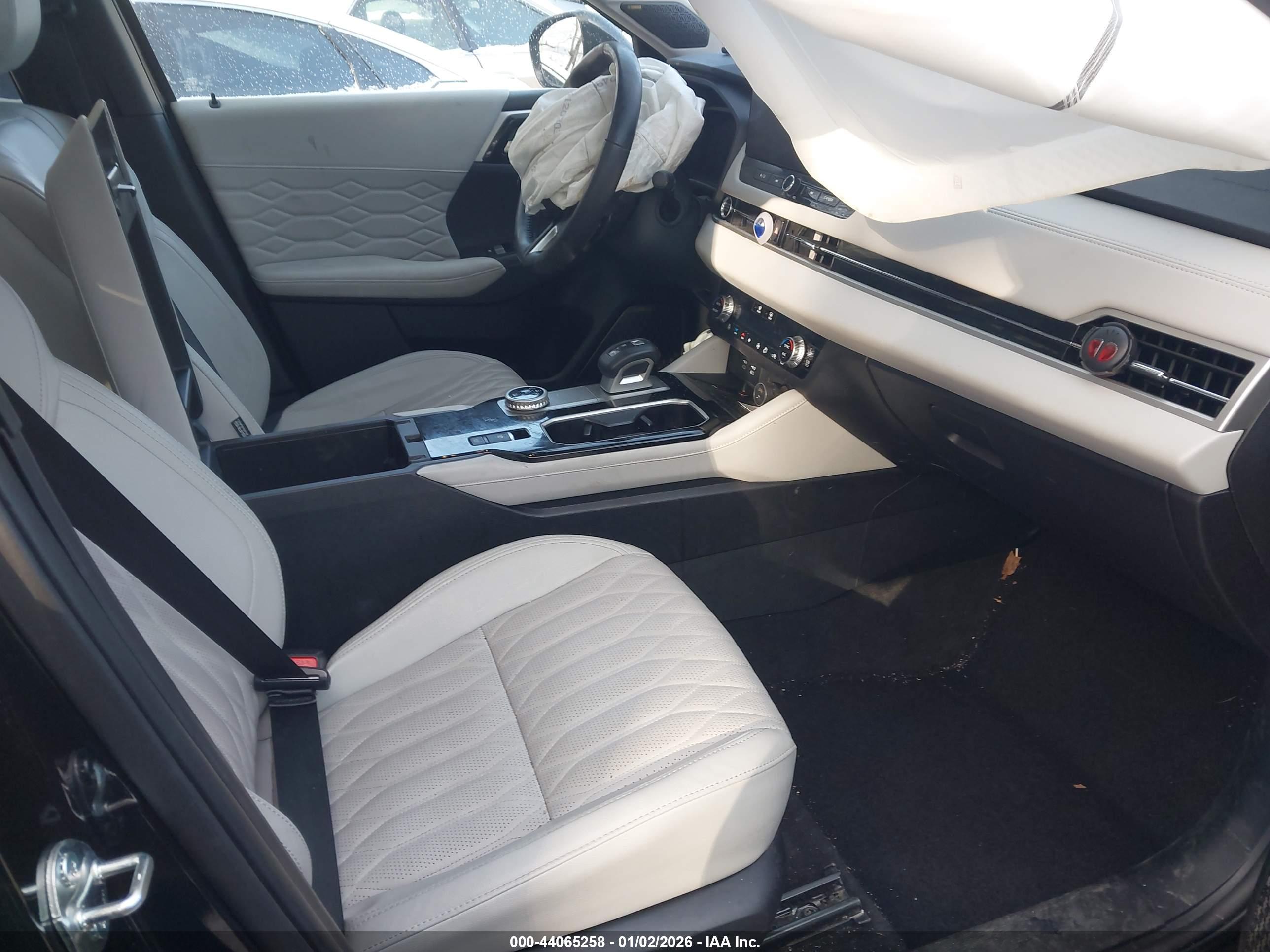 MITSUBISHI OUTLANDER image 5