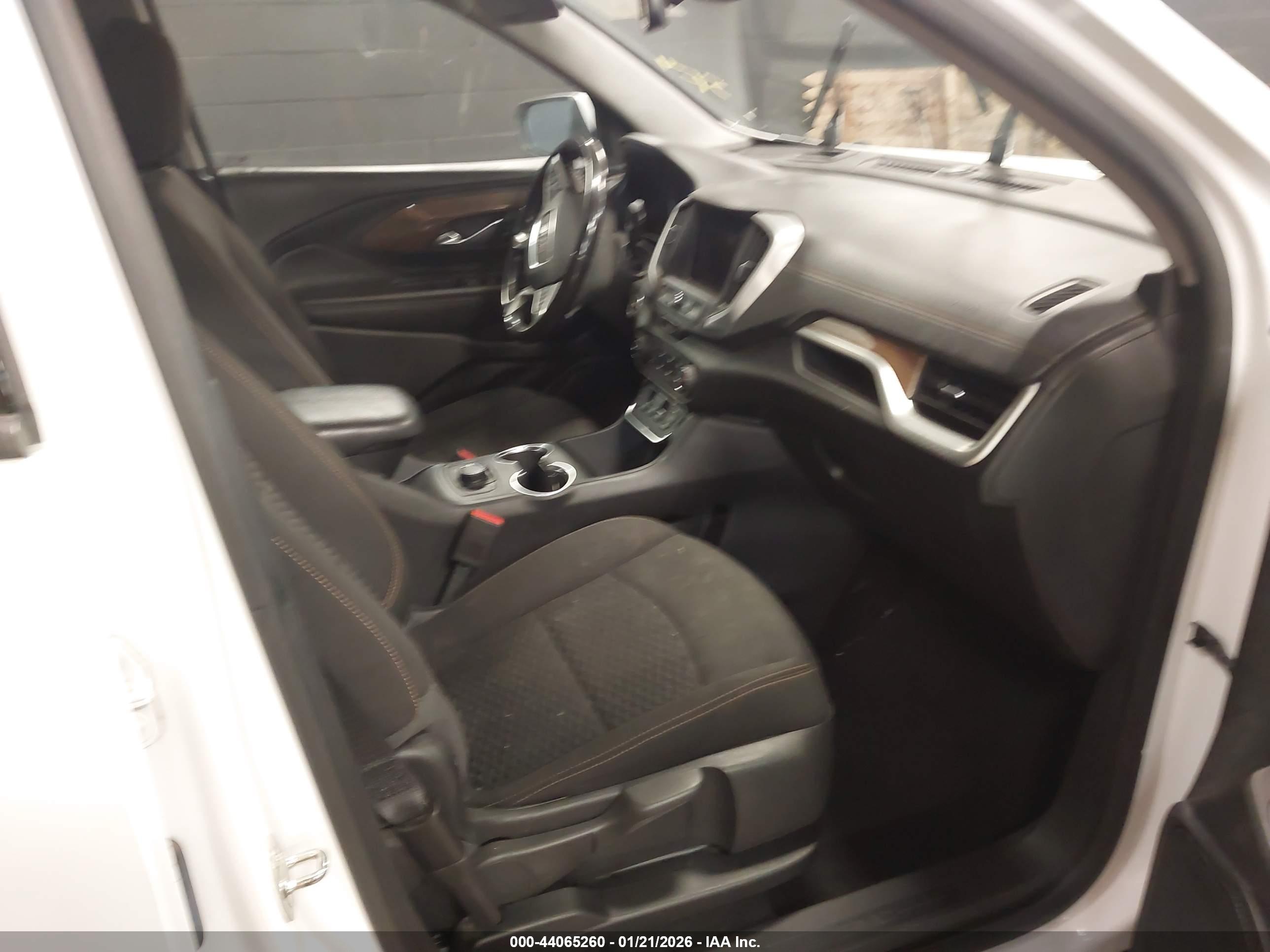 GMC TERRAIN image 5