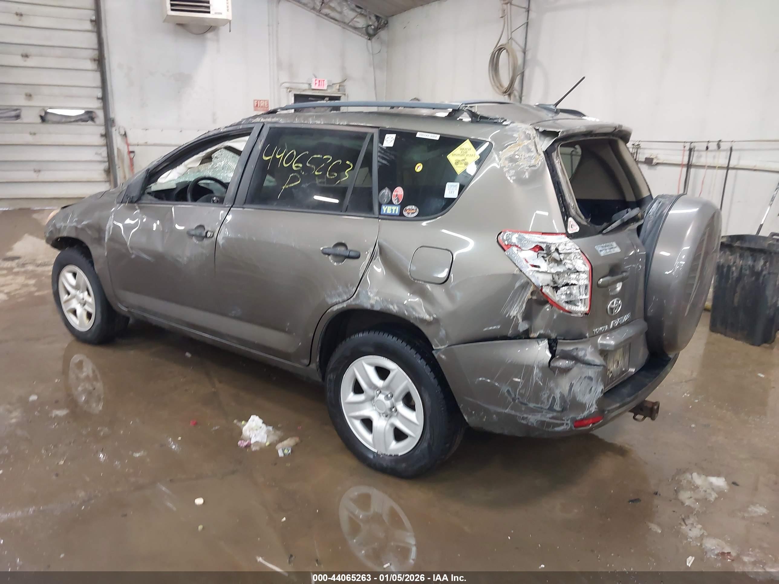TOYOTA RAV4 image 3
