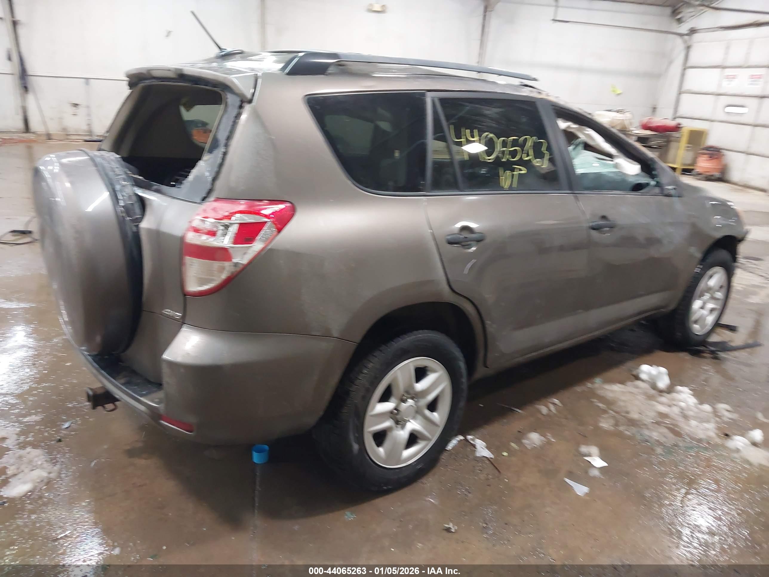 TOYOTA RAV4 image 4