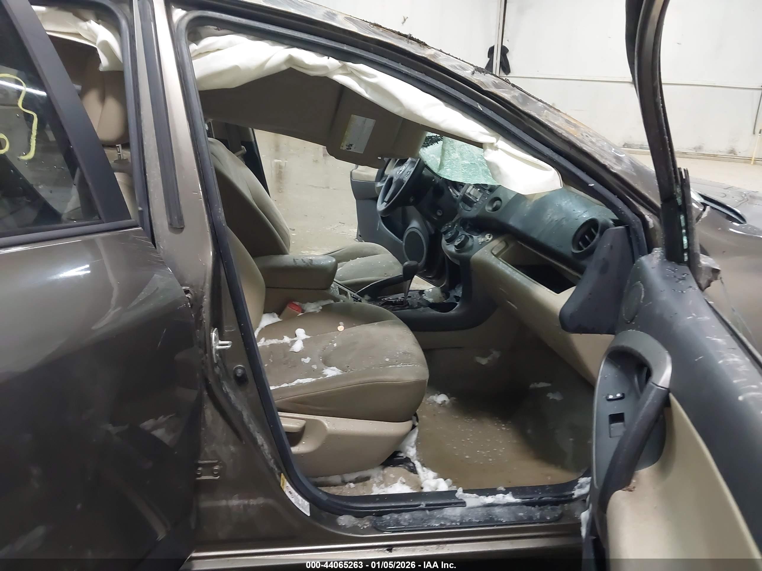 TOYOTA RAV4 image 5