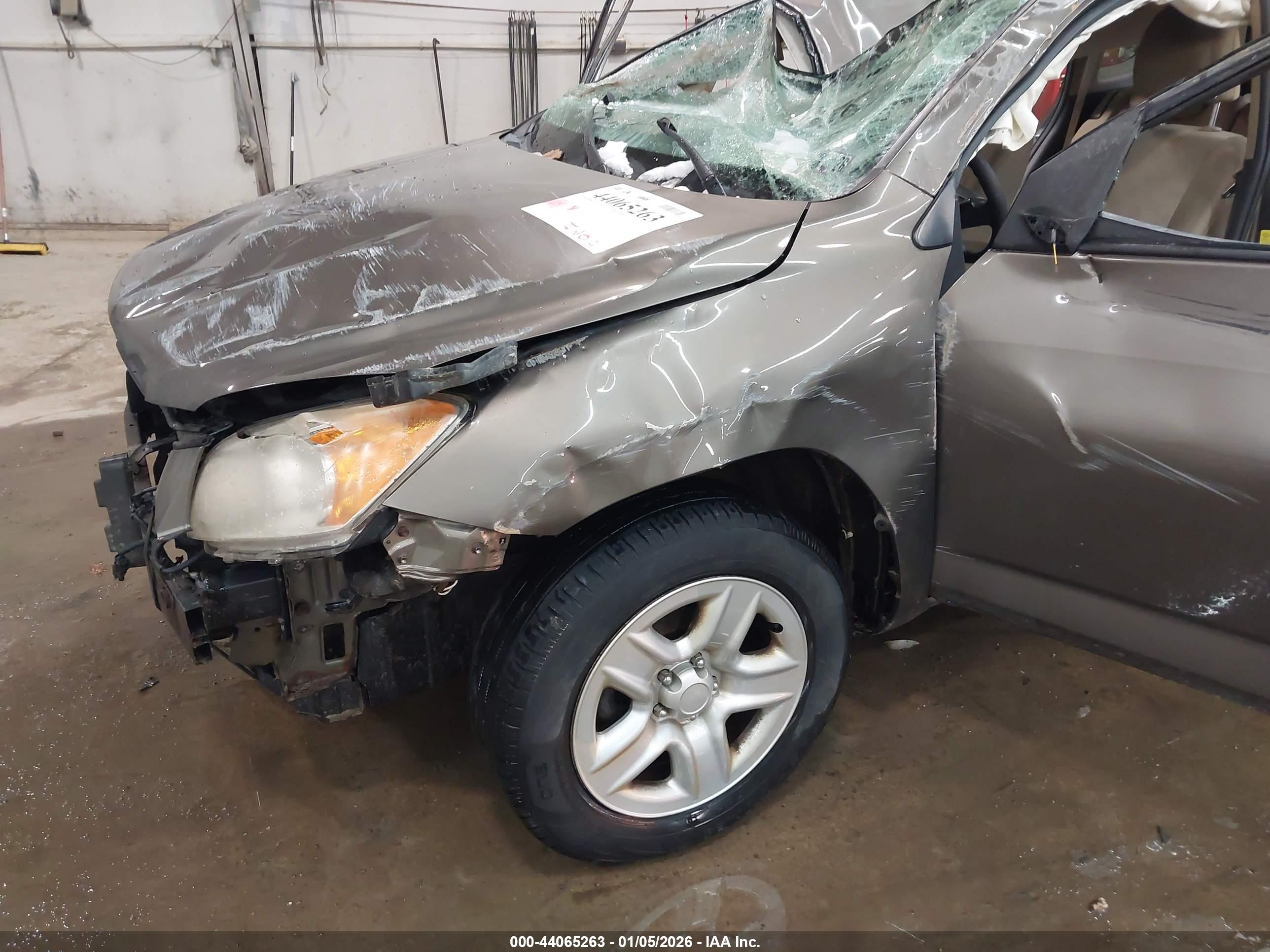 TOYOTA RAV4 image 6