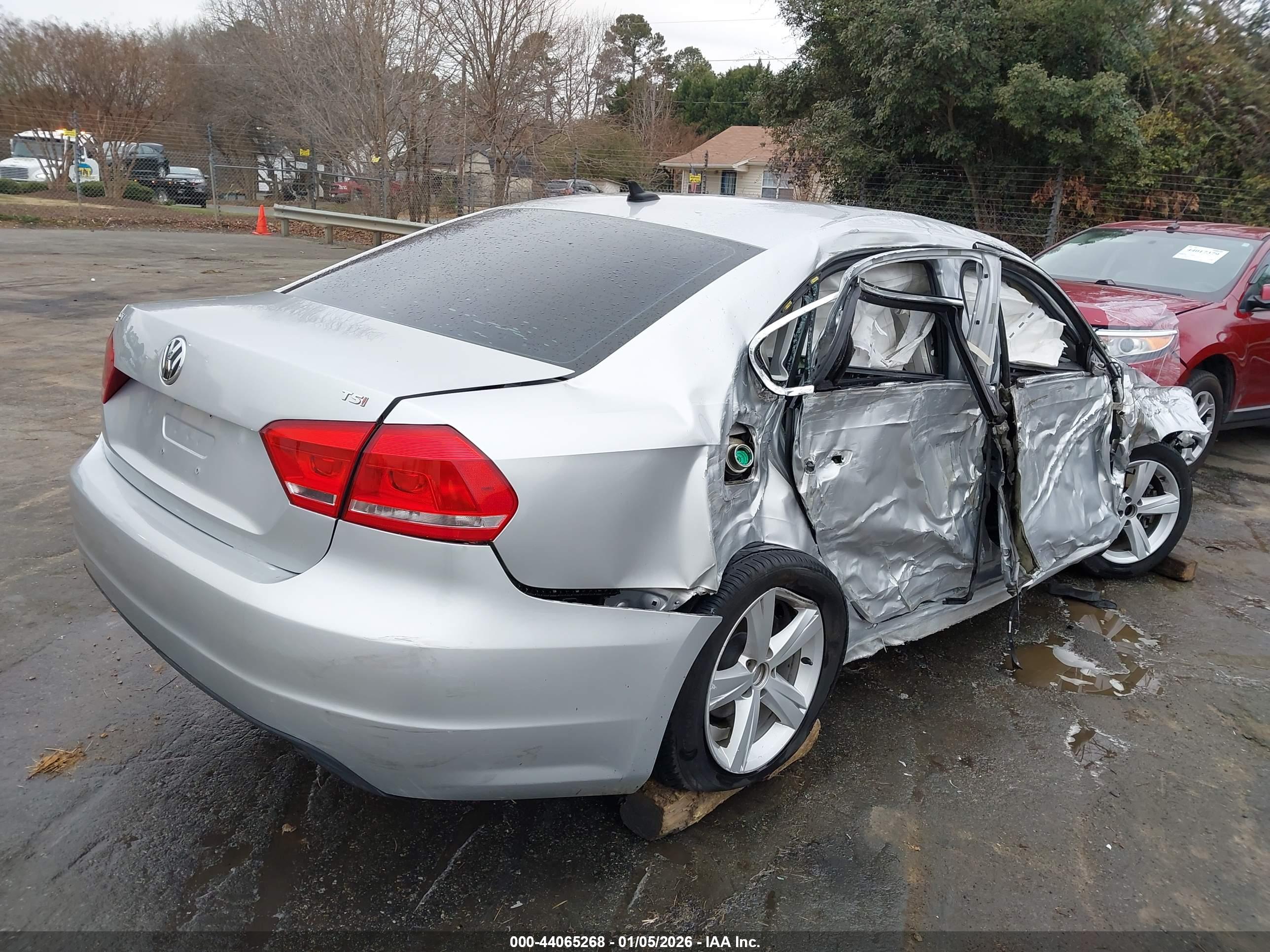 VOLKSWAGEN PASSAT image 4