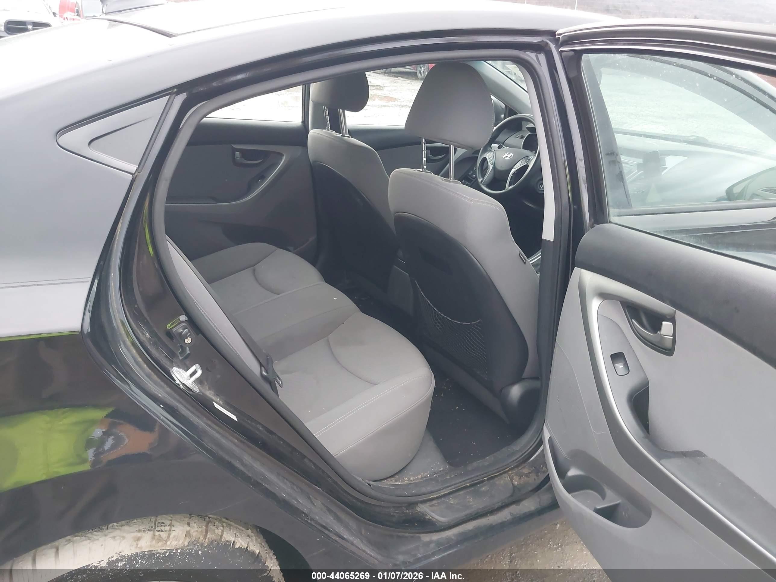 HYUNDAI ELANTRA image 8