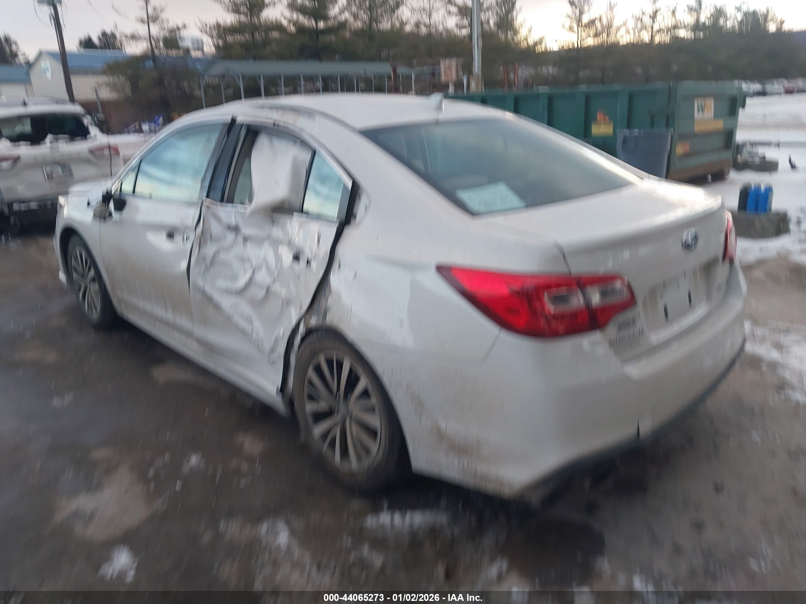 SUBARU LEGACY image 3