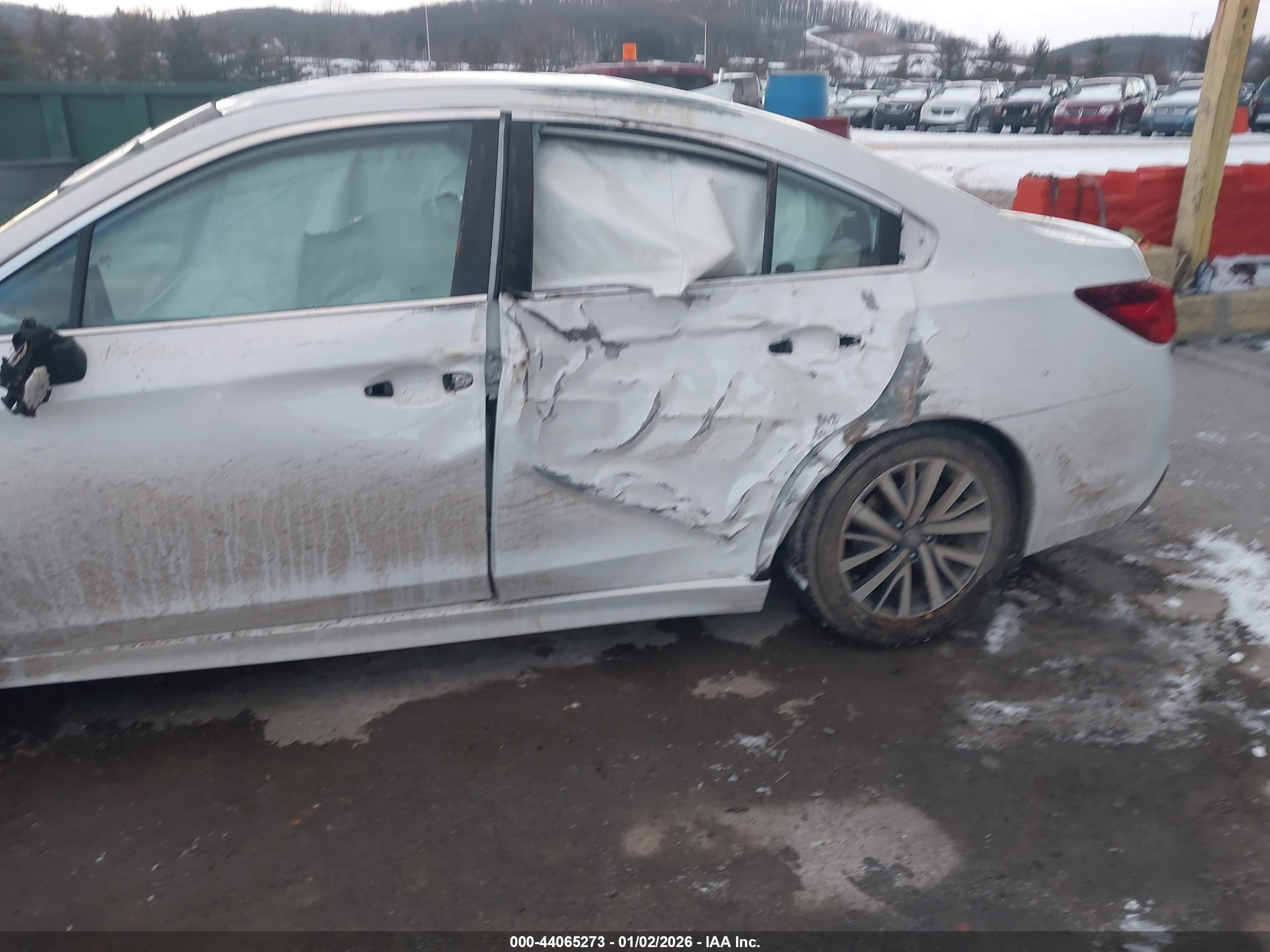 SUBARU LEGACY image 6