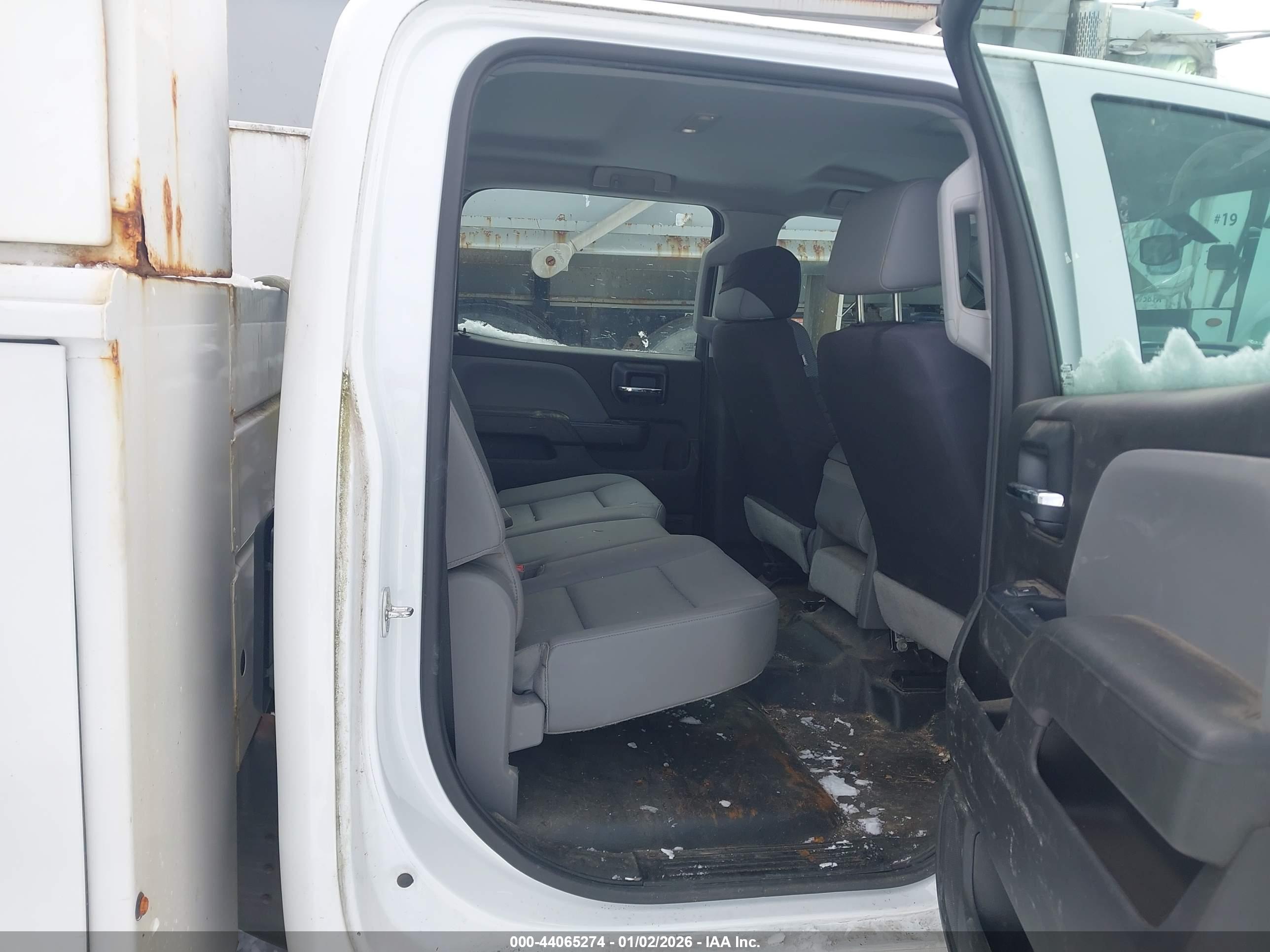 CHEVROLET SILVERADO image 8