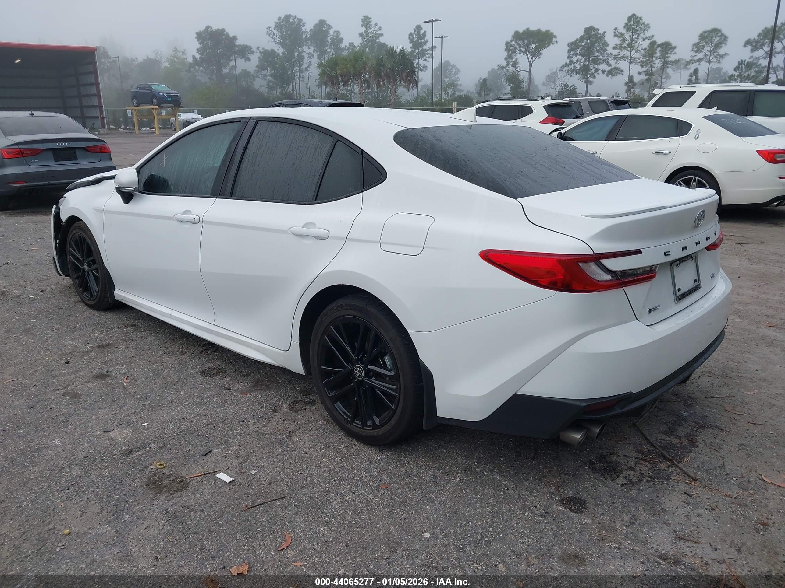 TOYOTA CAMRY image 3