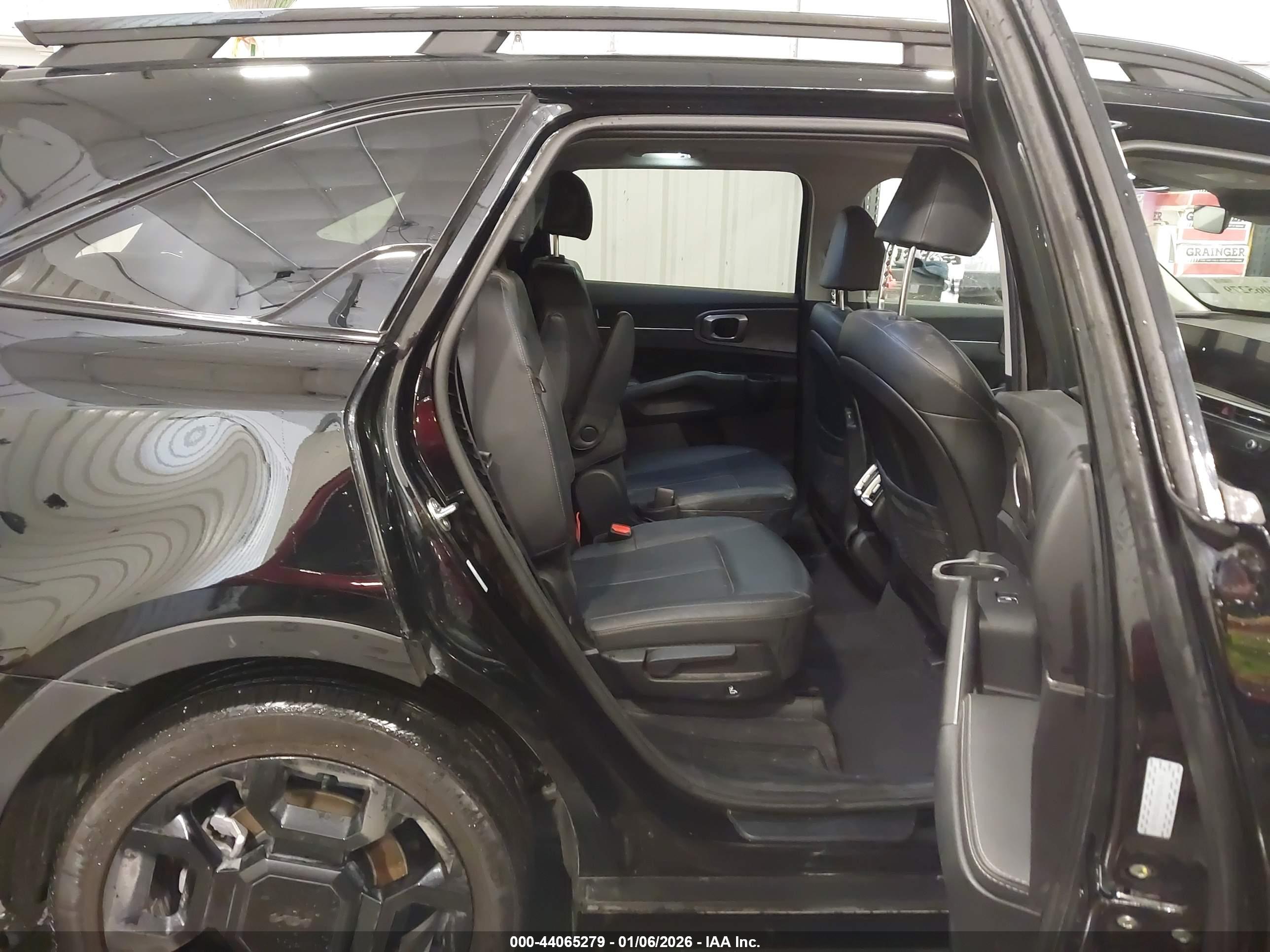 KIA SORENTO image 8
