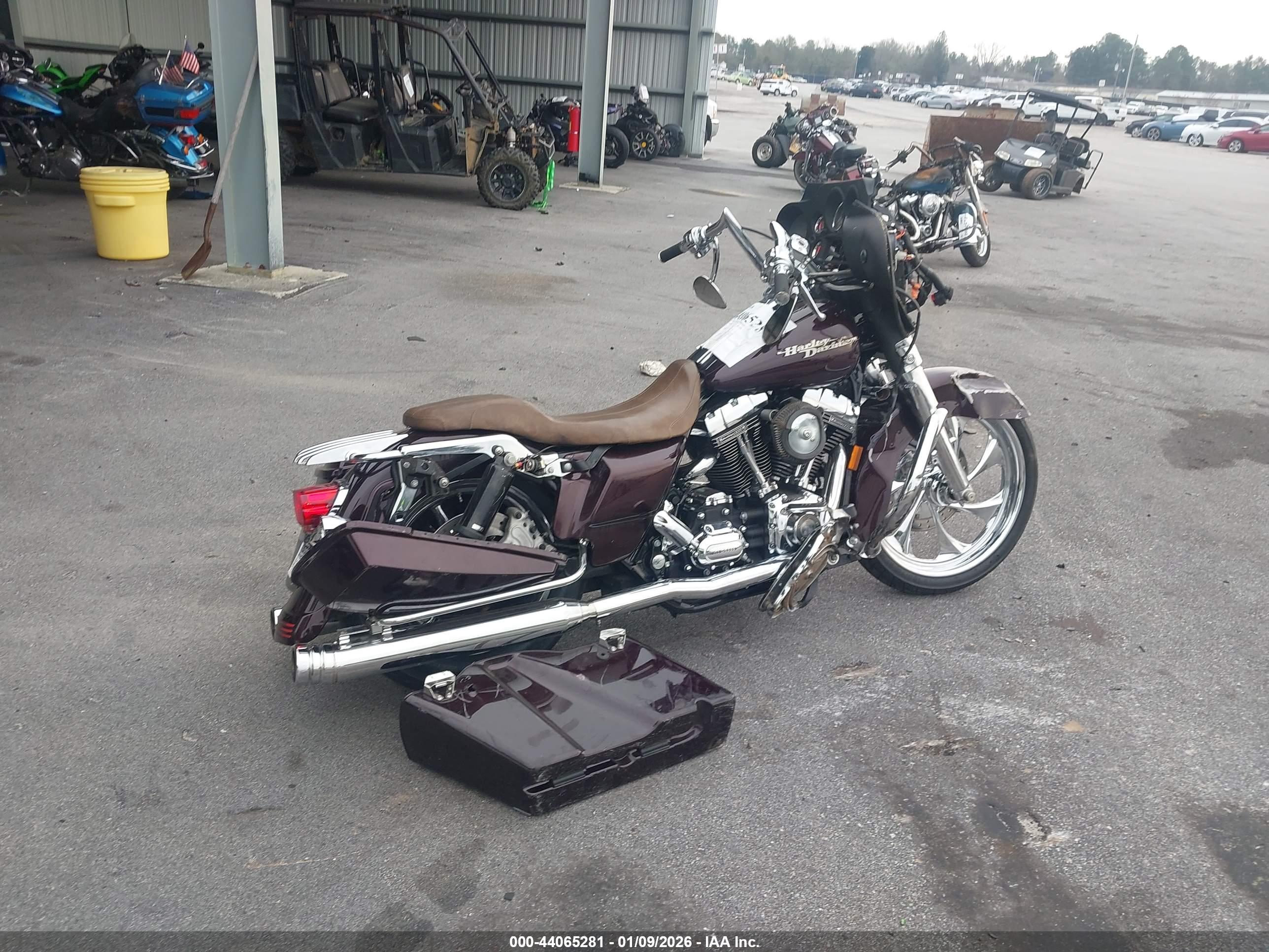 HARLEY-DAVIDSON FLHX image 4