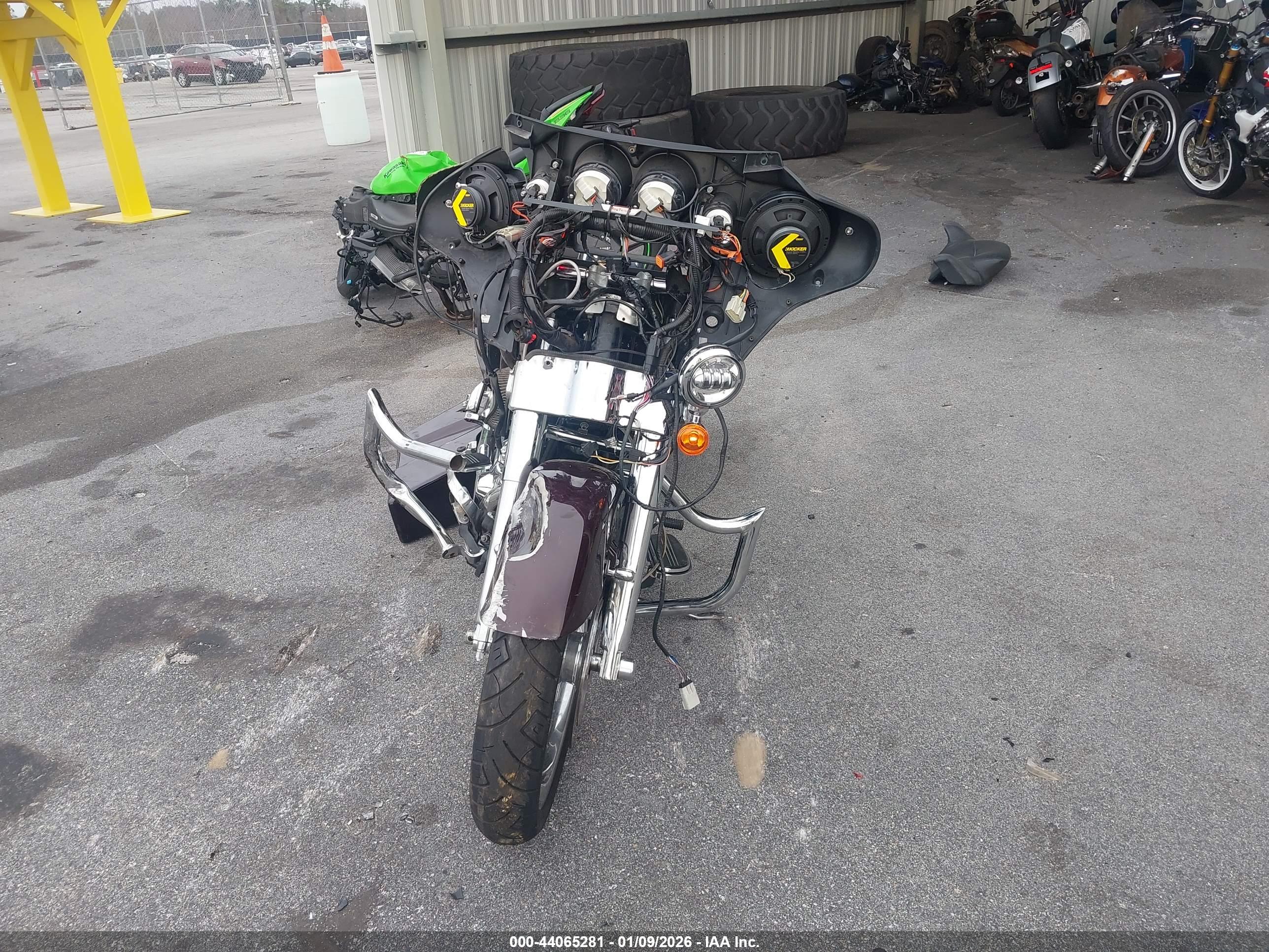 HARLEY-DAVIDSON FLHX image 5