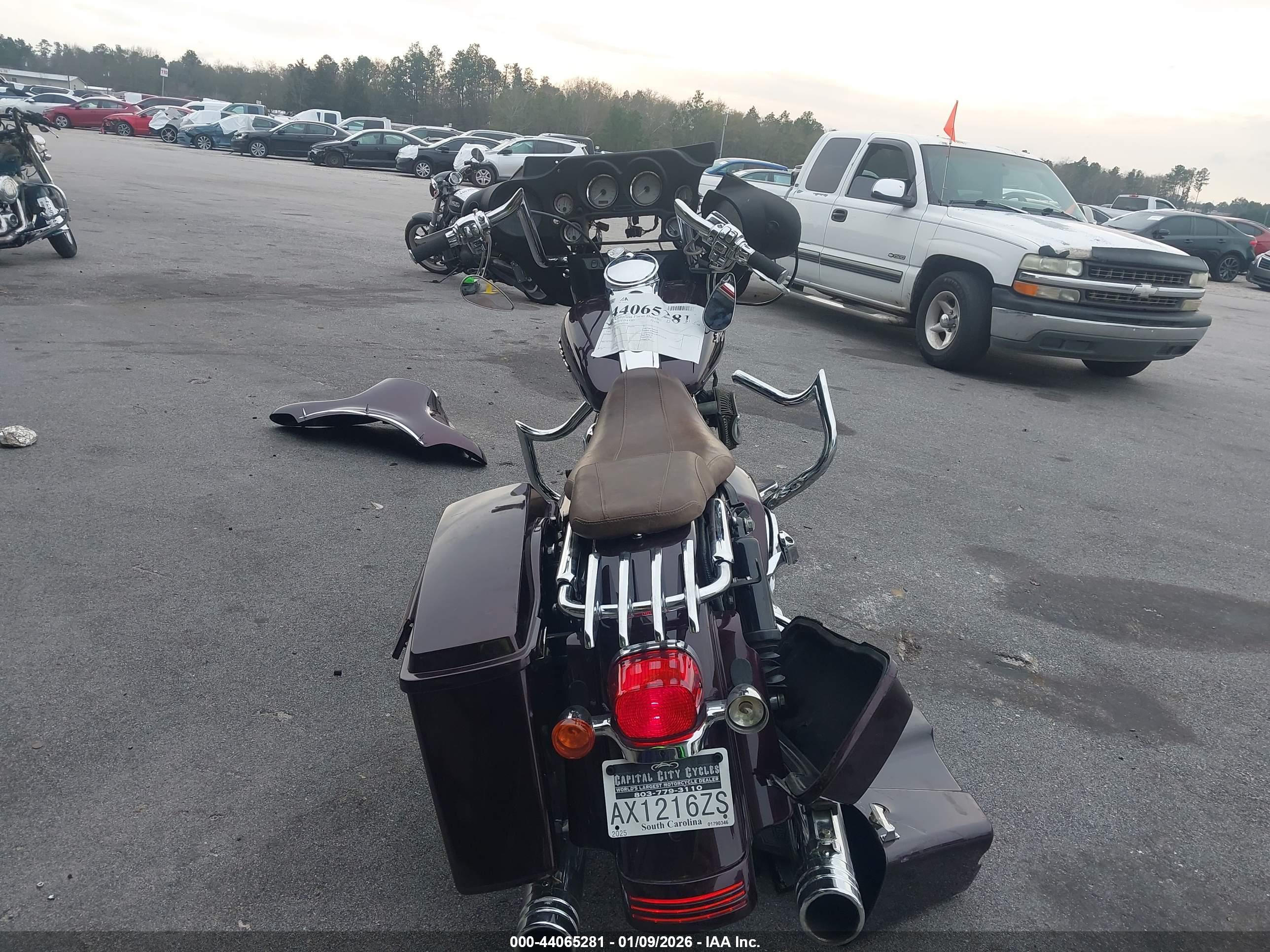 HARLEY-DAVIDSON FLHX image 6