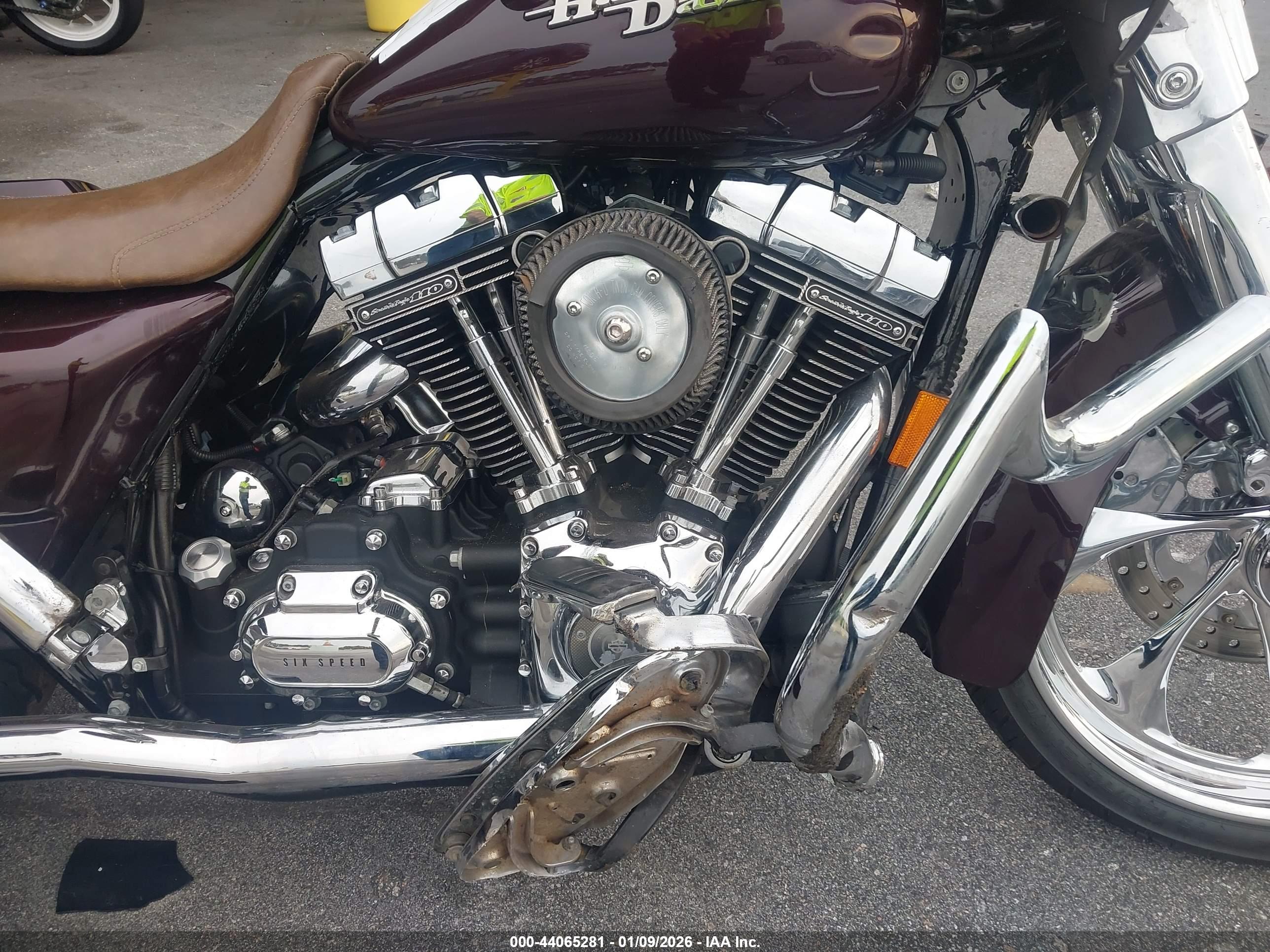 HARLEY-DAVIDSON FLHX image 8
