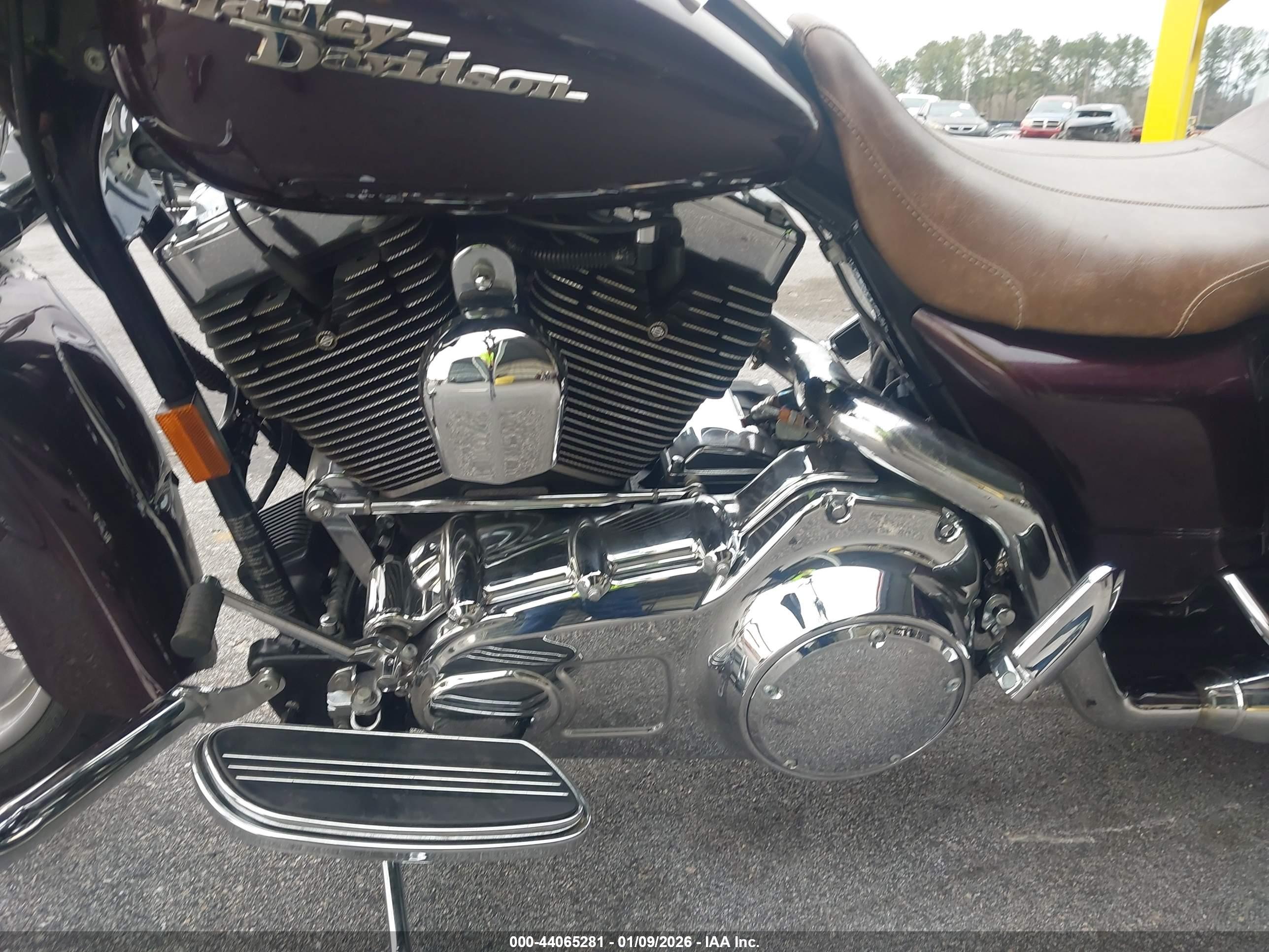 HARLEY-DAVIDSON FLHX image 9