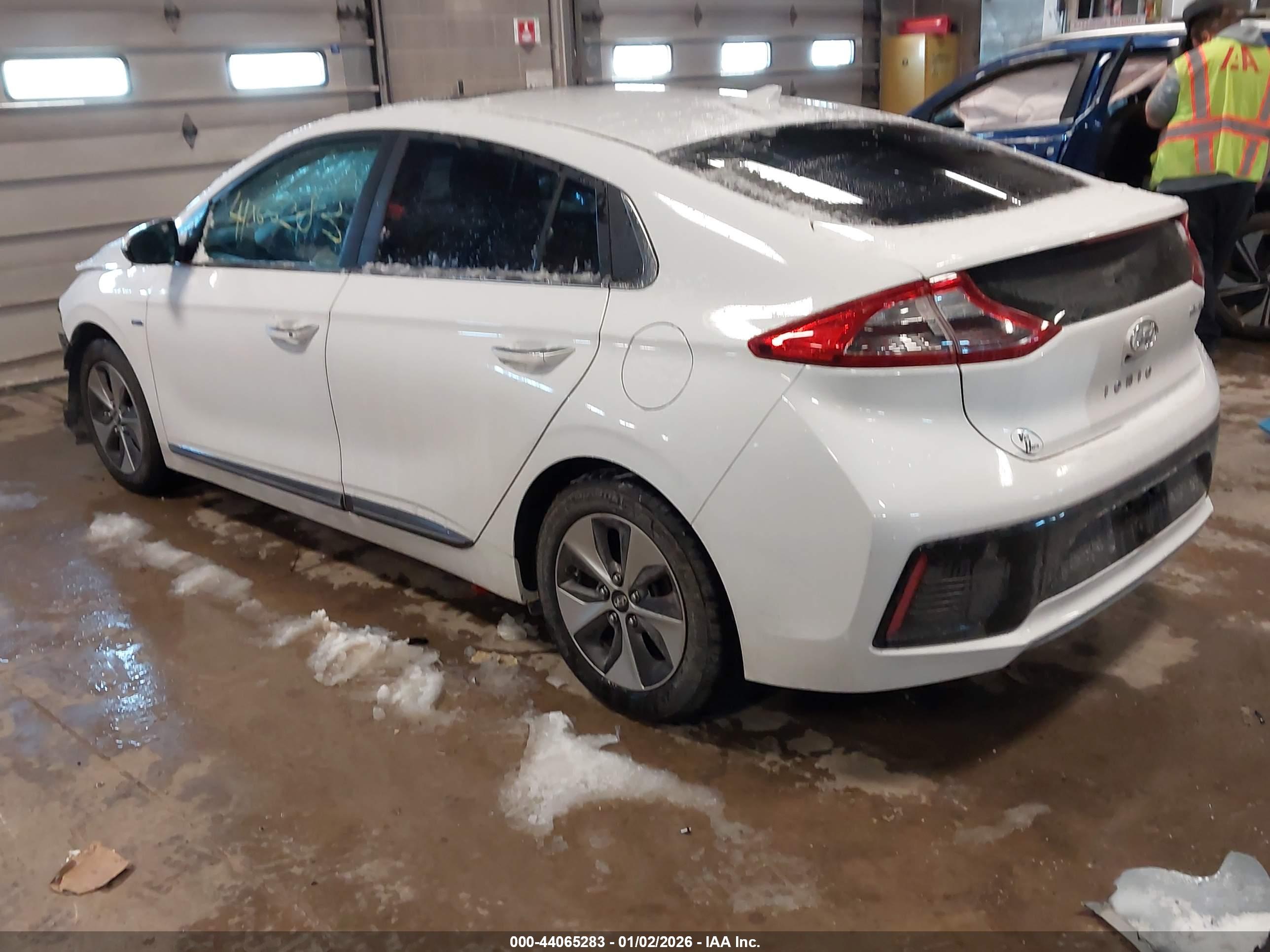 HYUNDAI IONIQ image 3