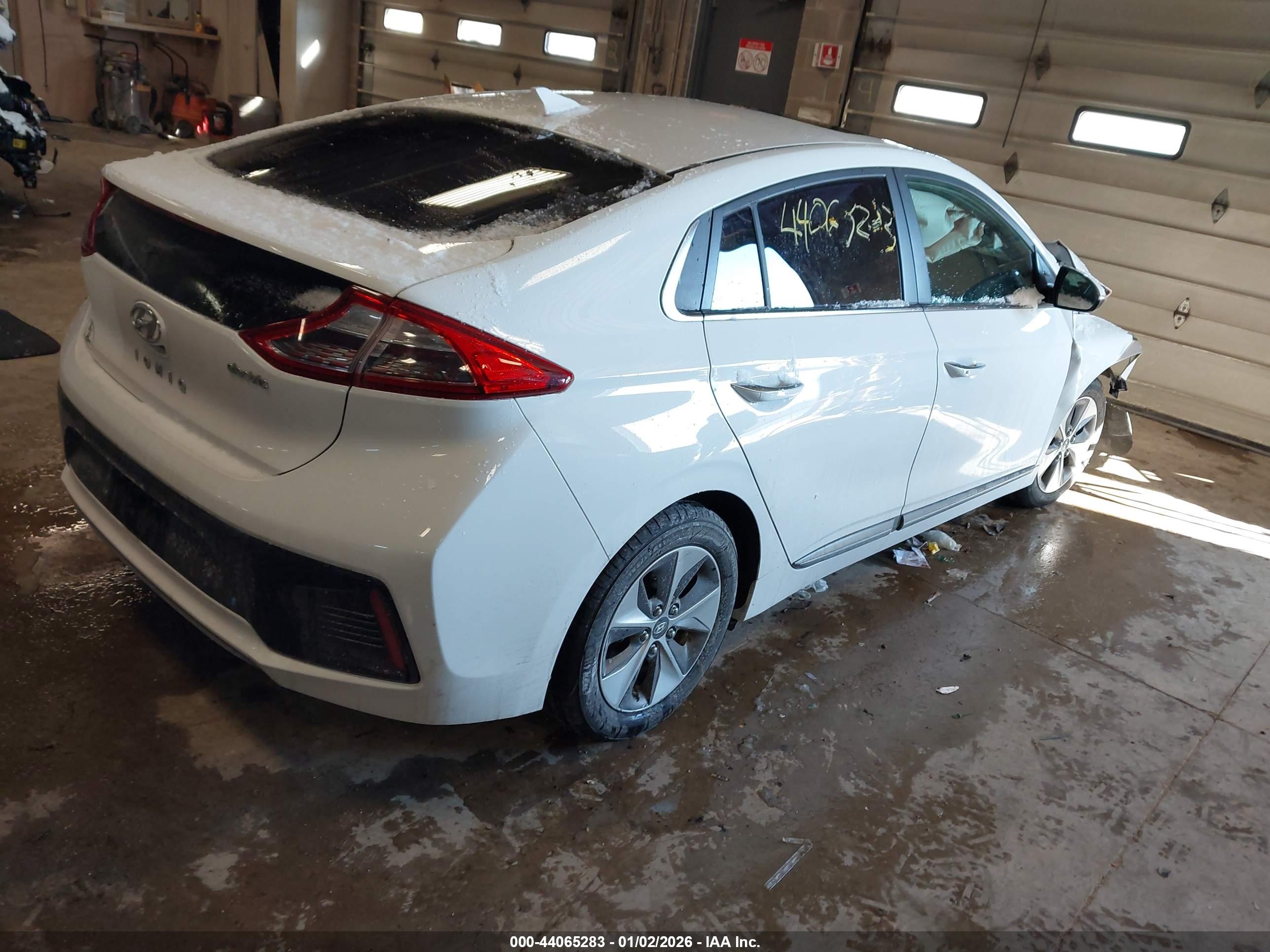 HYUNDAI IONIQ image 4