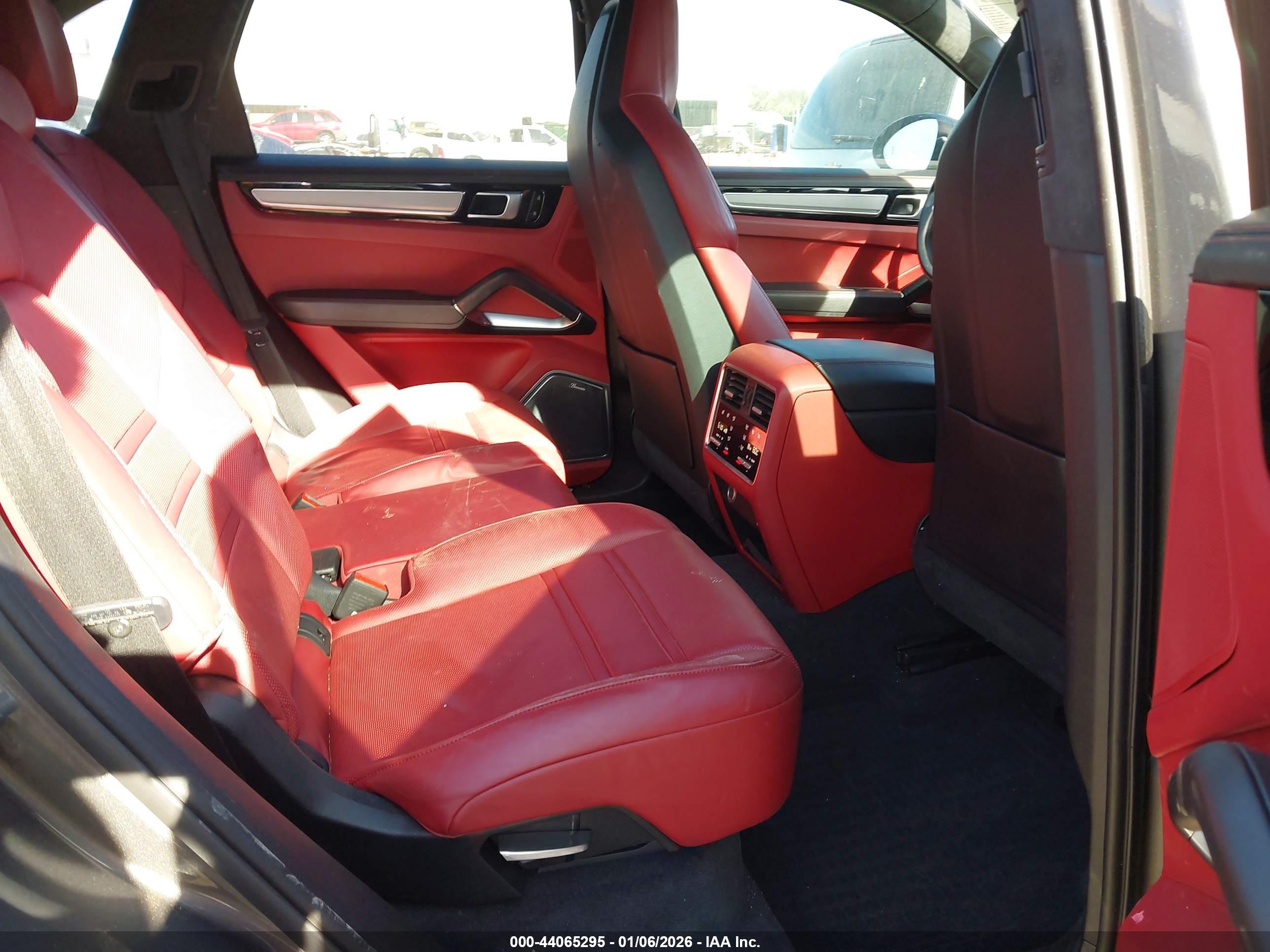 PORSCHE CAYENNE image 8