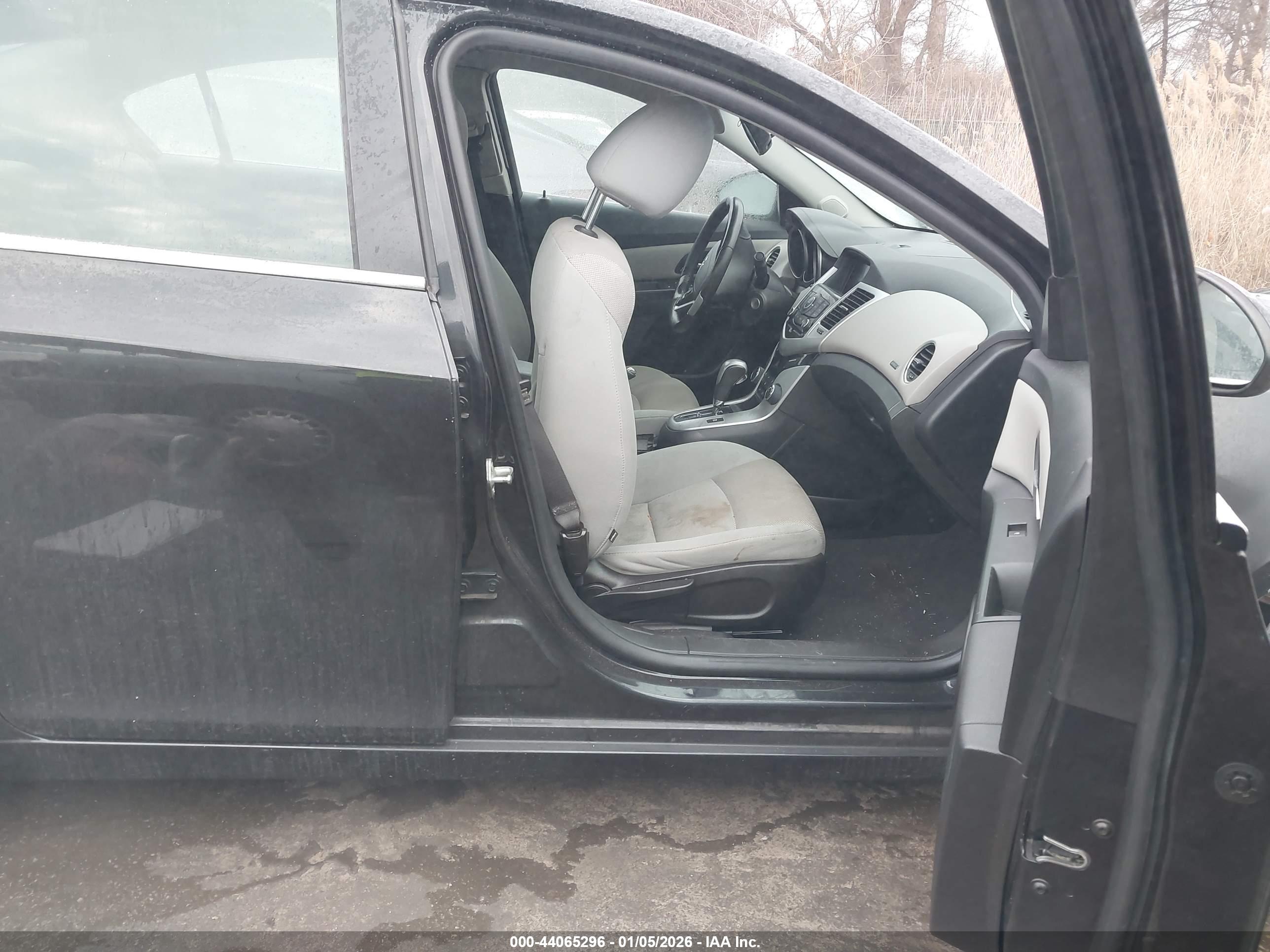 CHEVROLET CRUZE image 5