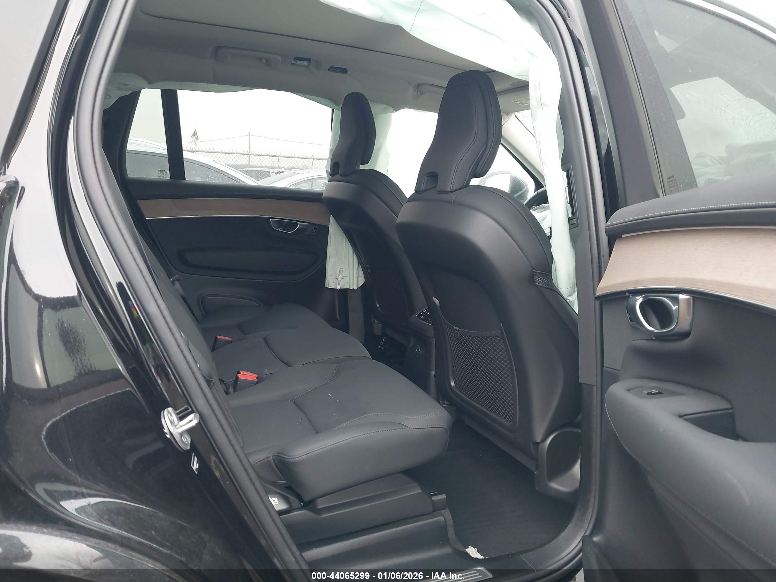VOLVO XC90 image 8