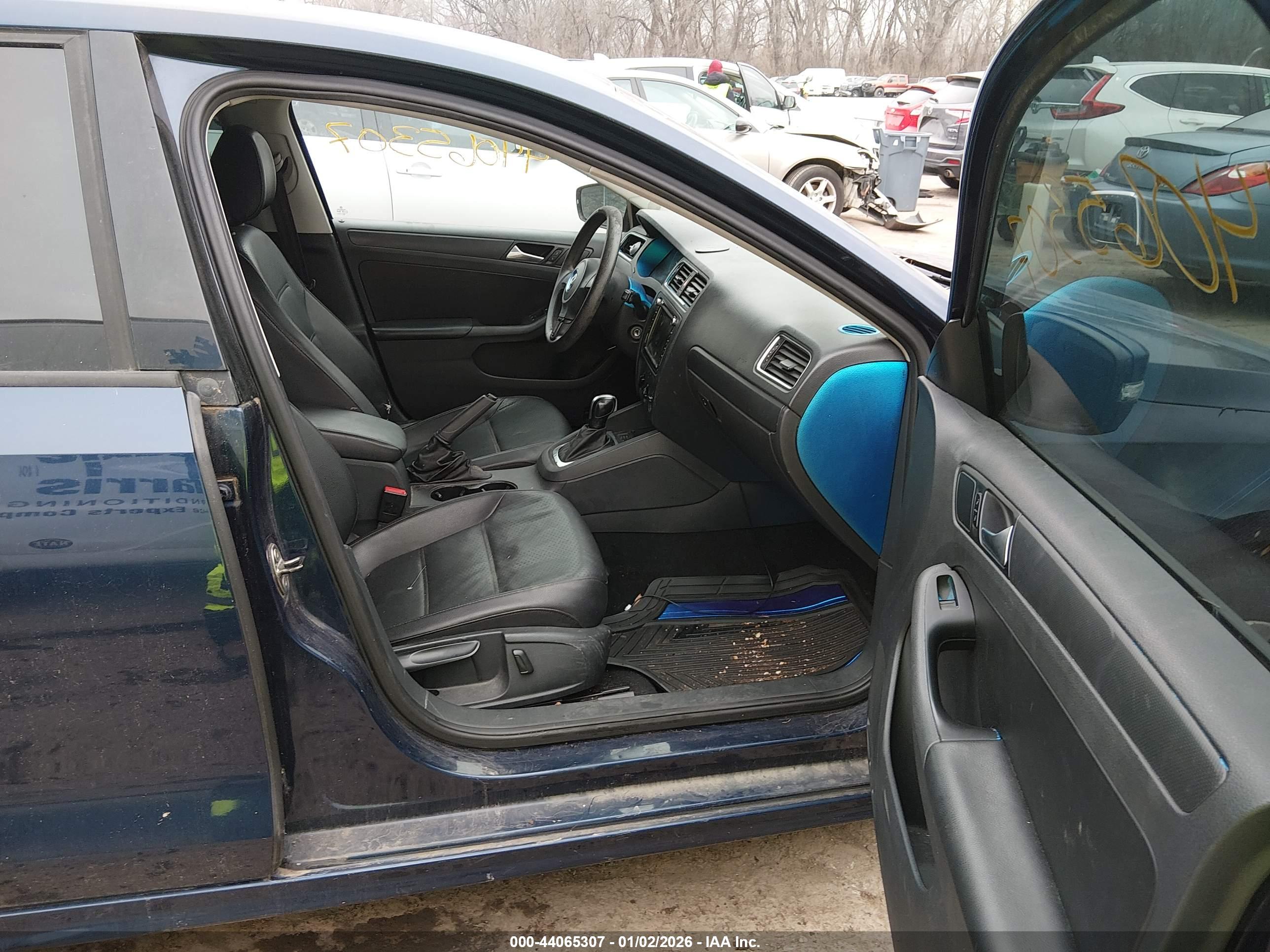 VOLKSWAGEN JETTA image 5