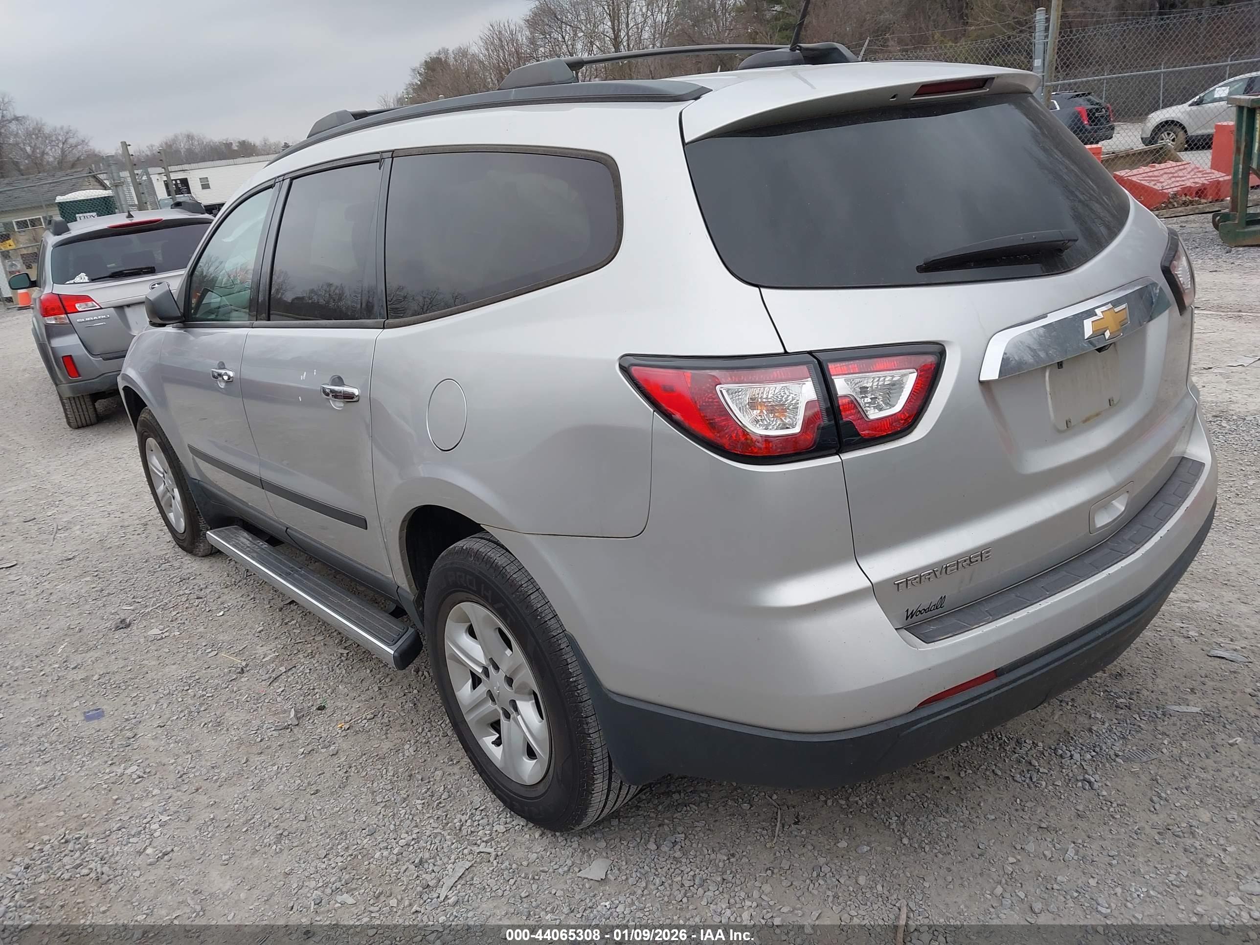 CHEVROLET TRAVERSE image 3
