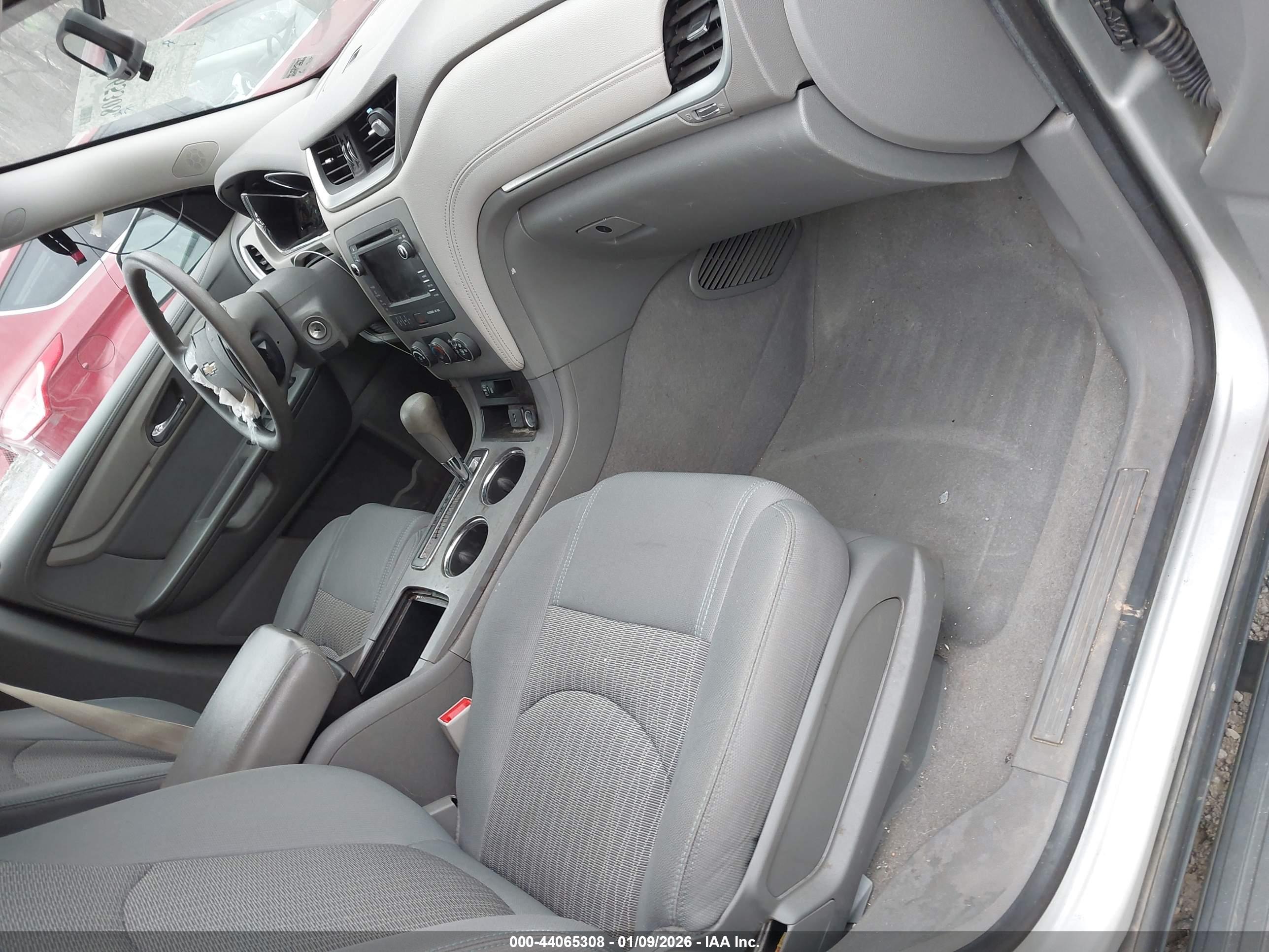 CHEVROLET TRAVERSE image 5