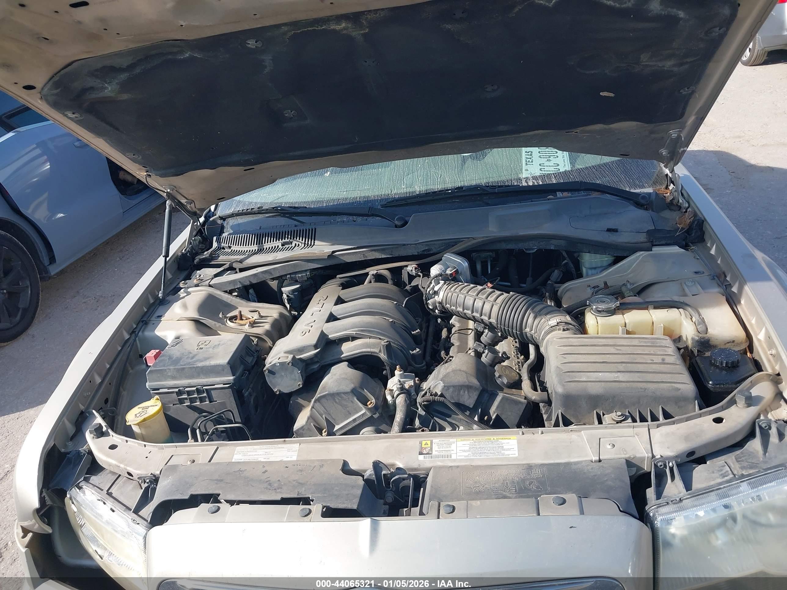 CHRYSLER 300 image 10