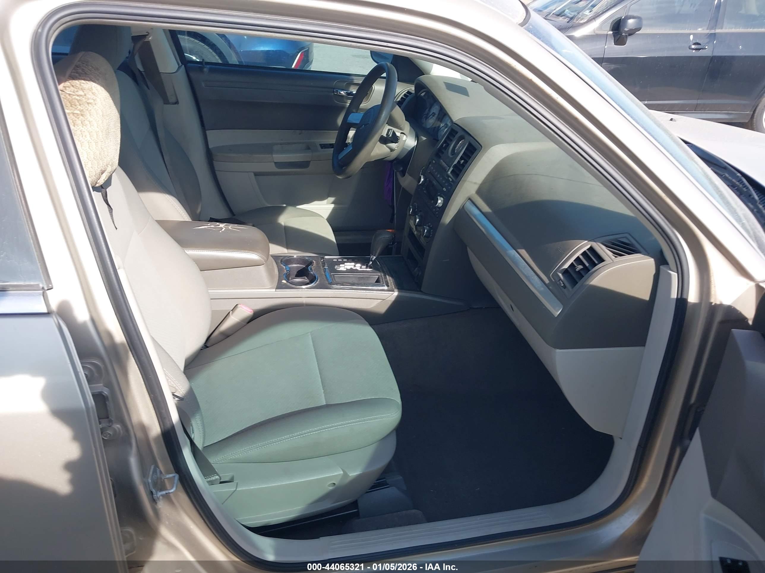 CHRYSLER 300 image 5