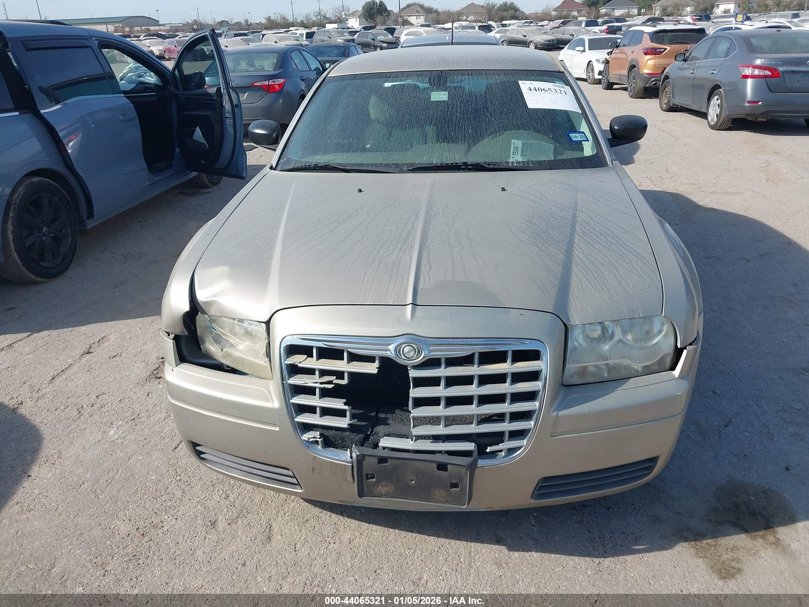 CHRYSLER 300 image 6