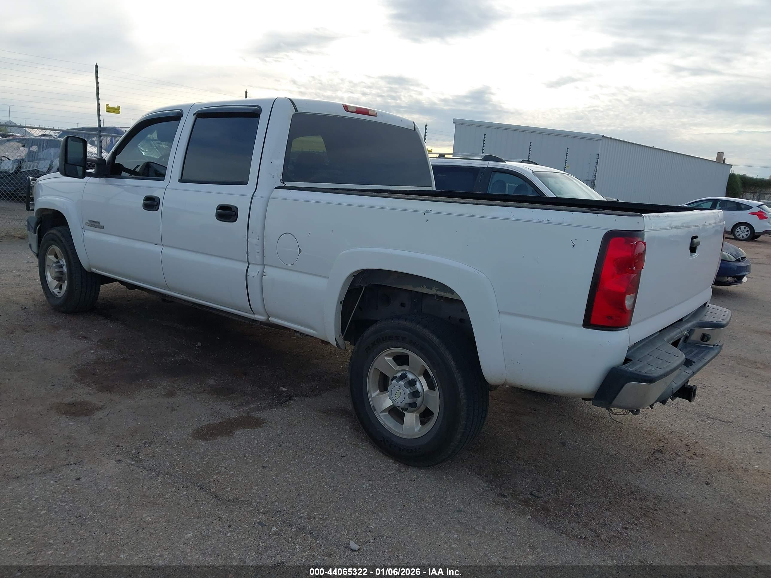 CHEVROLET SILVERADO image 3
