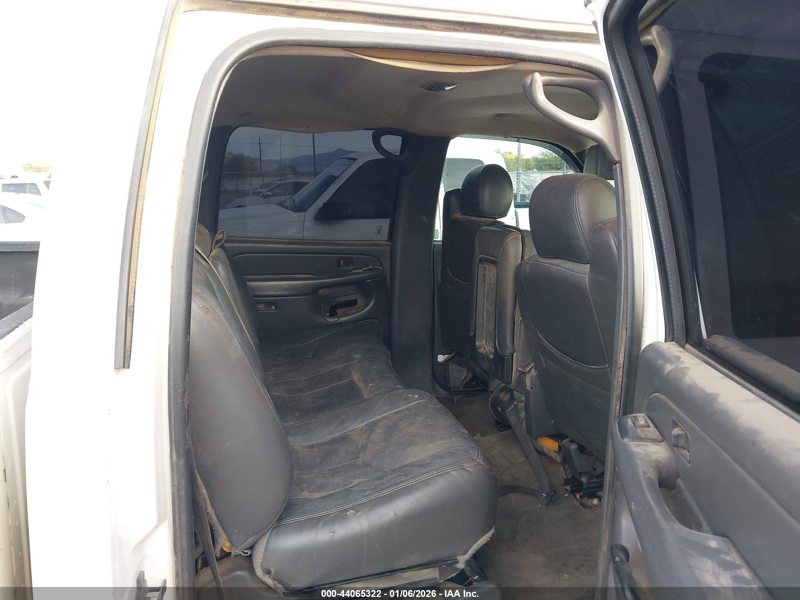 CHEVROLET SILVERADO image 8