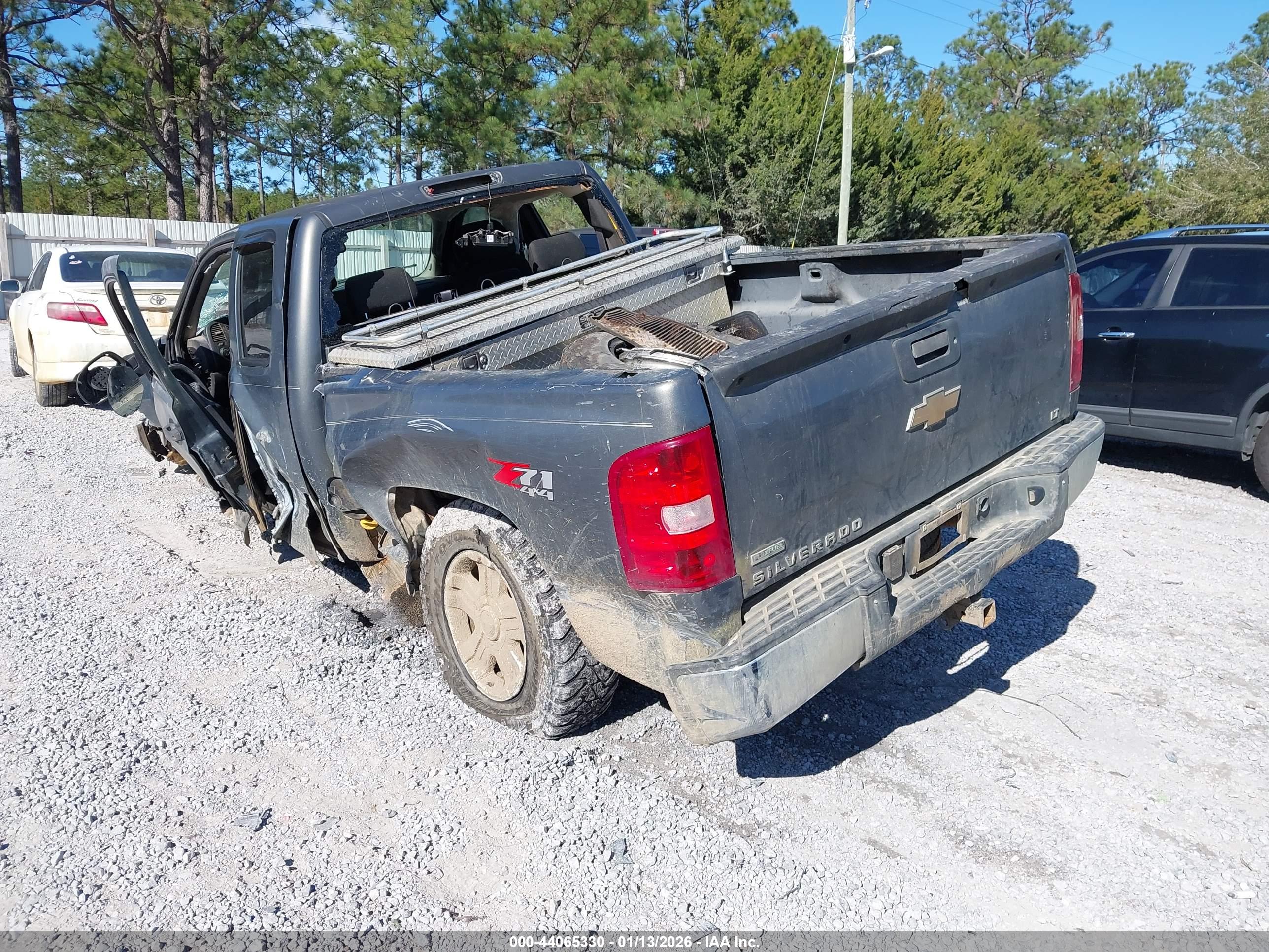 CHEVROLET SILVERADO image 3