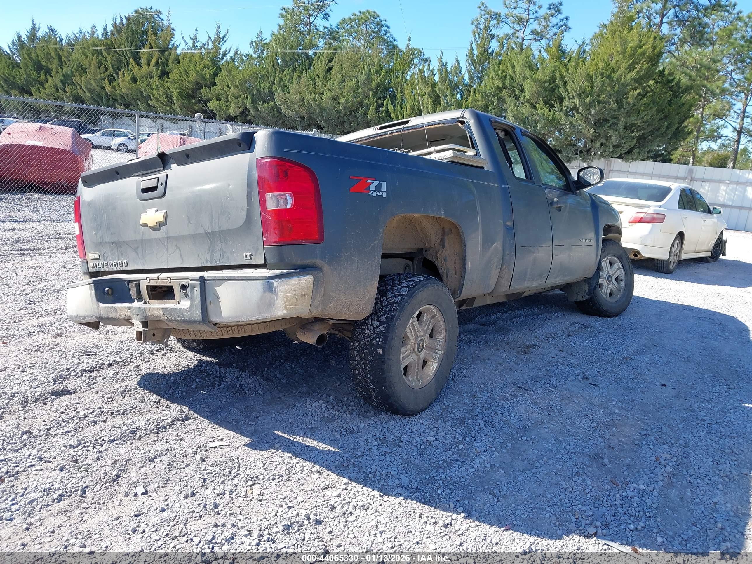 CHEVROLET SILVERADO image 4