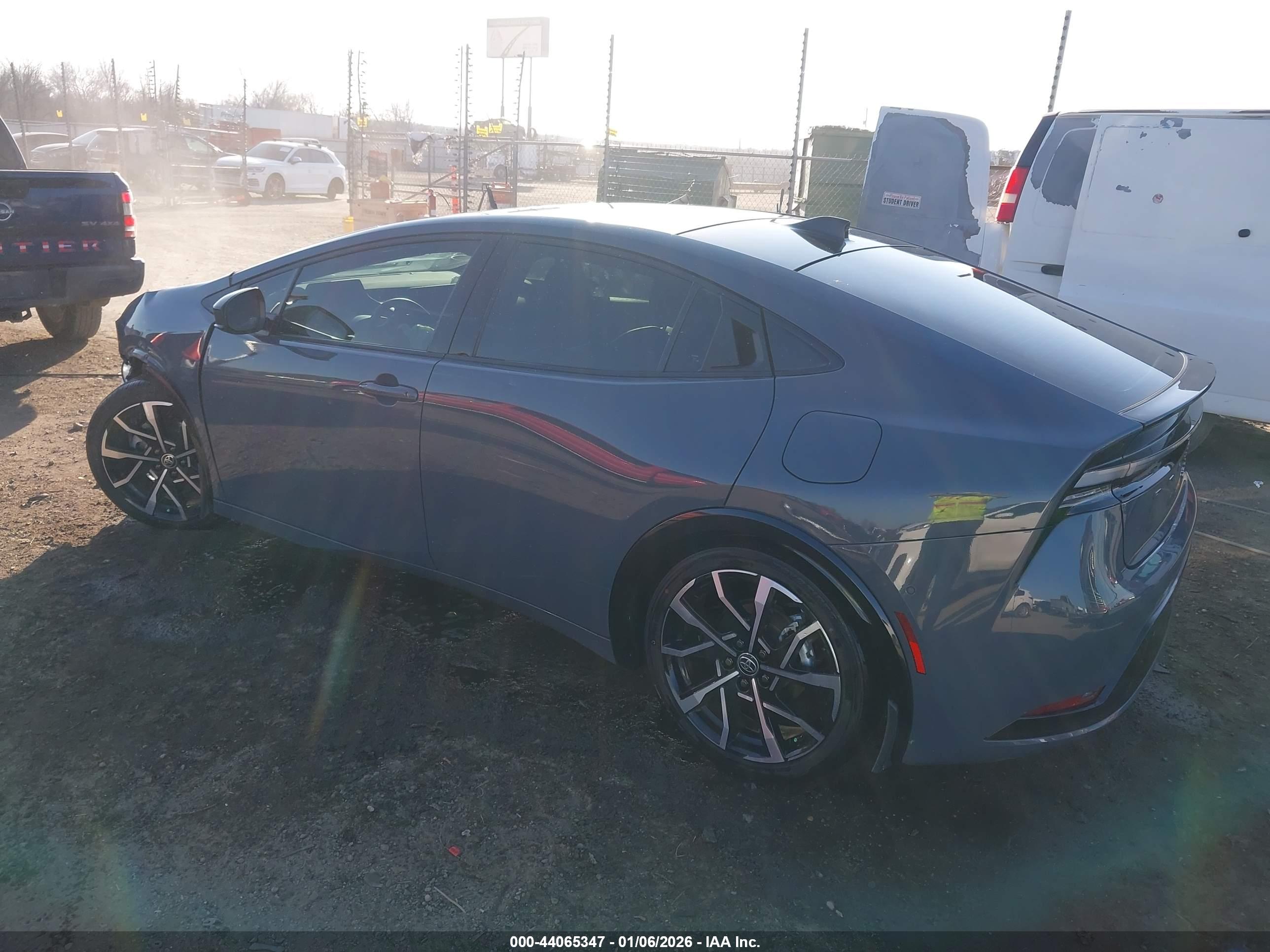 TOYOTA PRIUS image 3