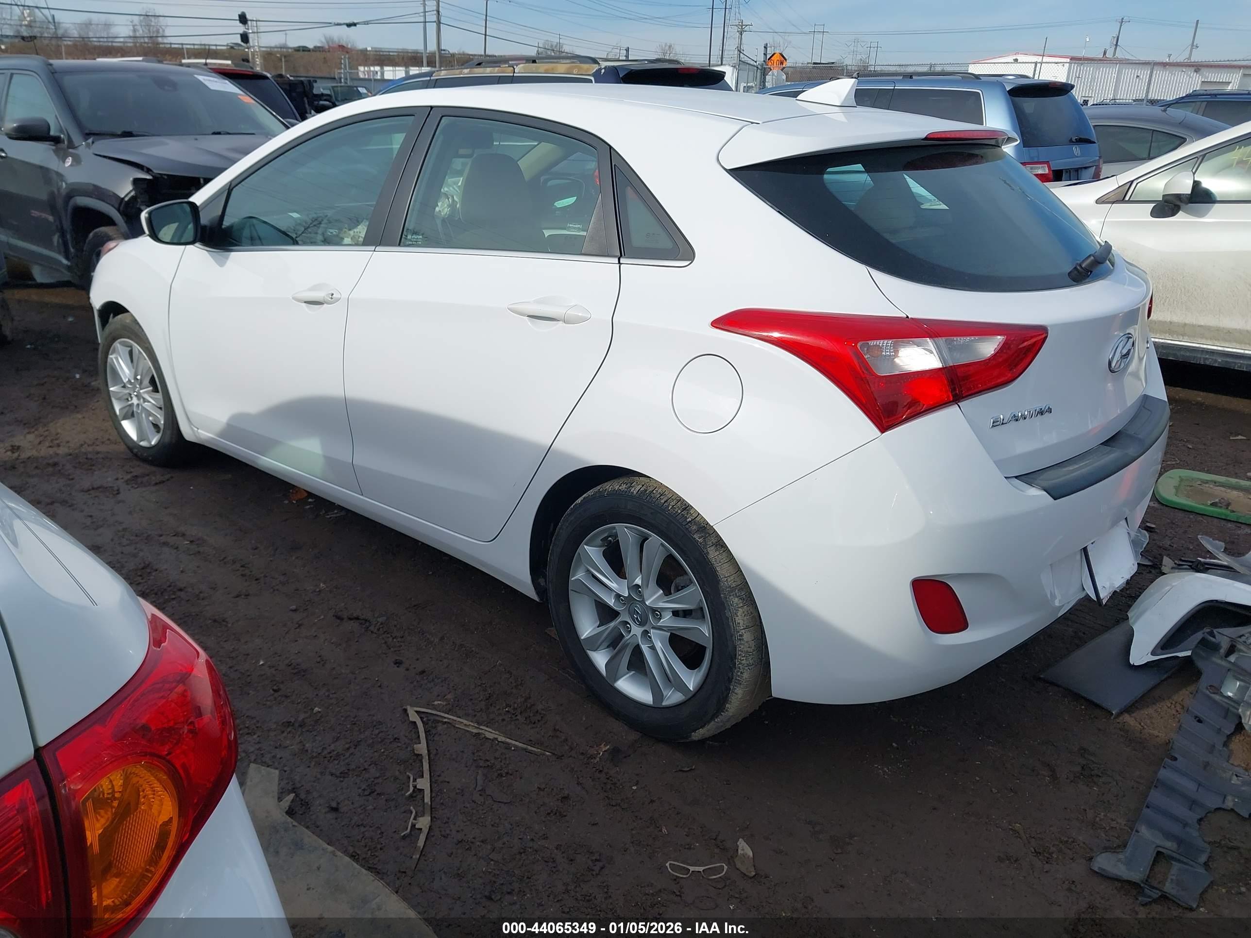 HYUNDAI ELANTRA image 3