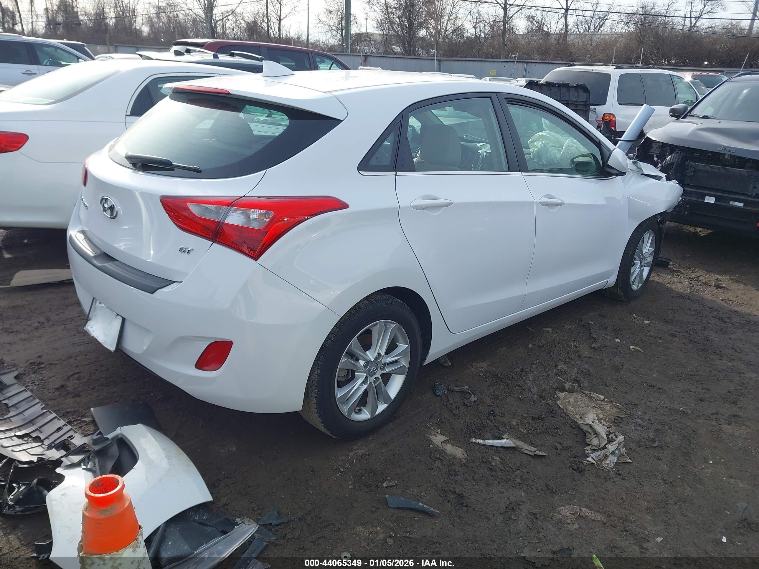 HYUNDAI ELANTRA image 4