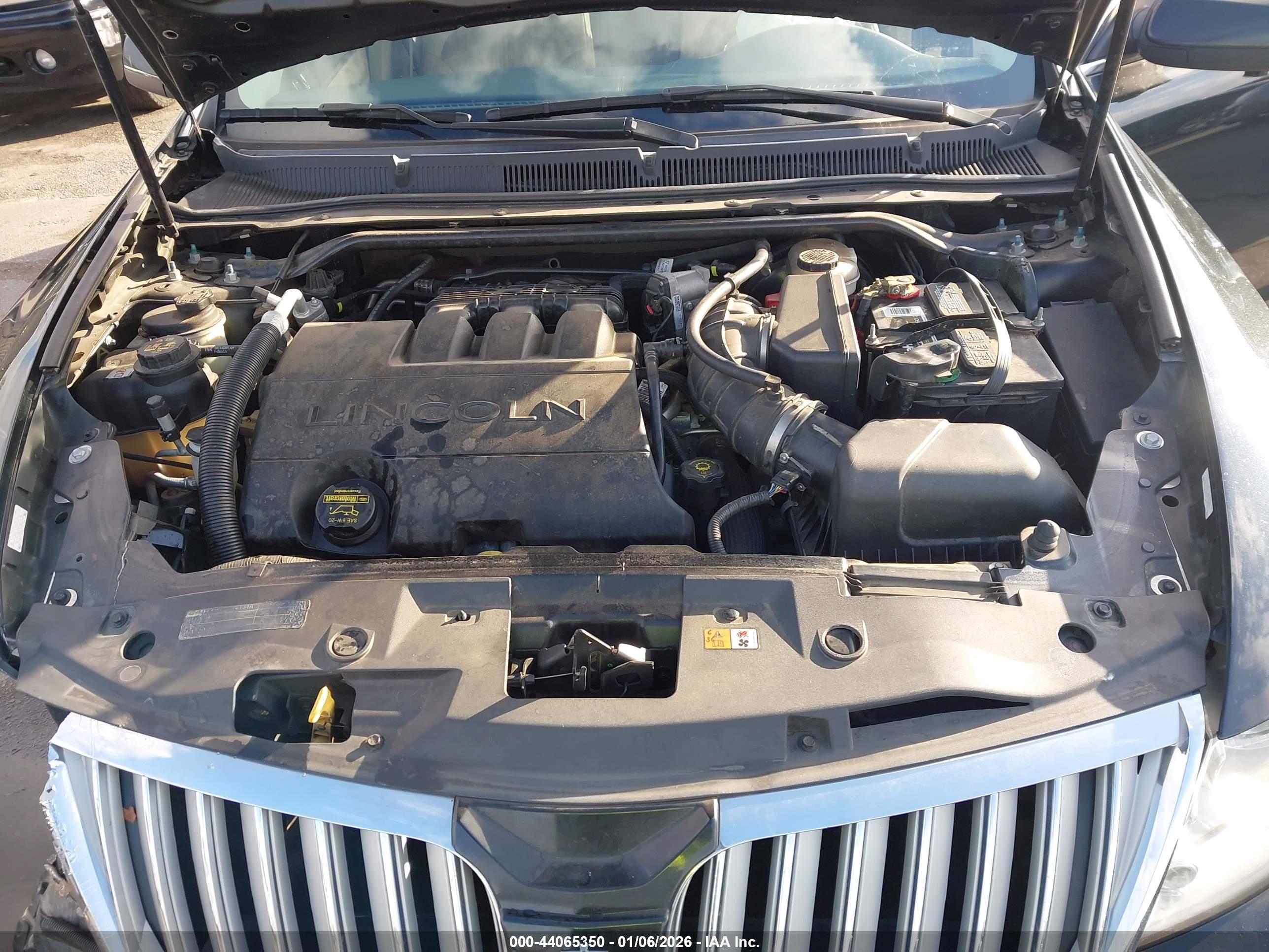 LINCOLN MKS image 10