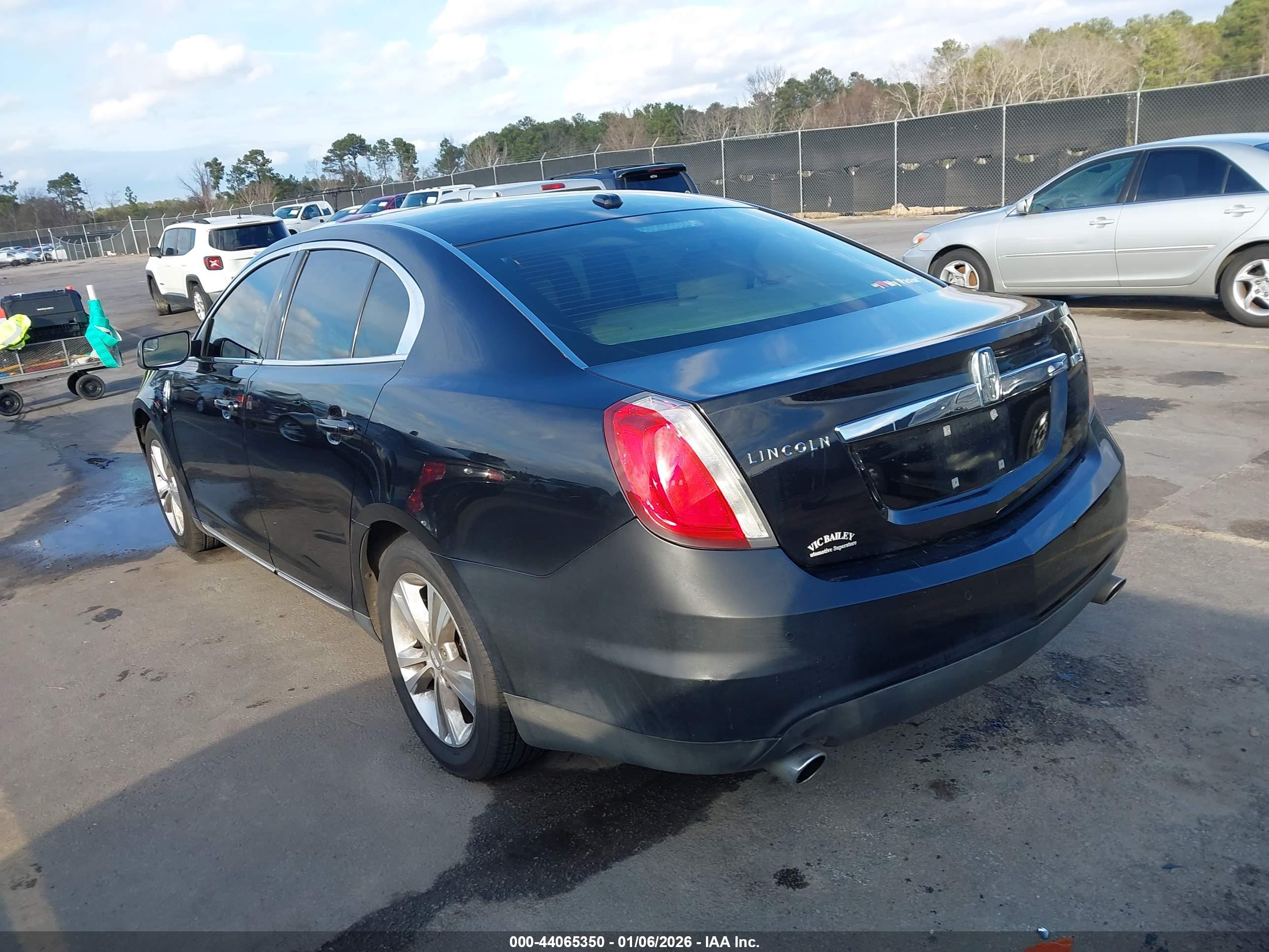 LINCOLN MKS image 3
