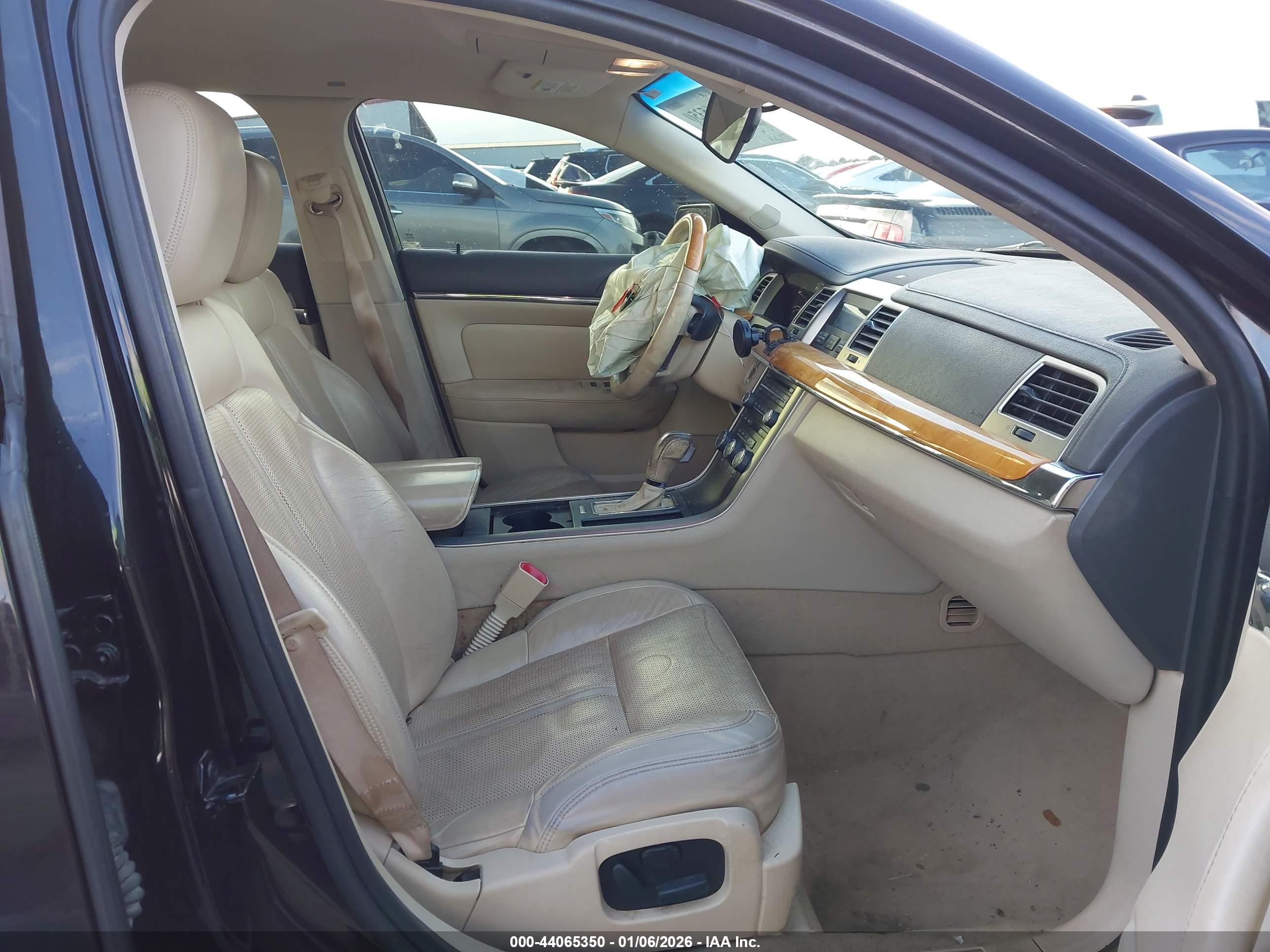 LINCOLN MKS image 5