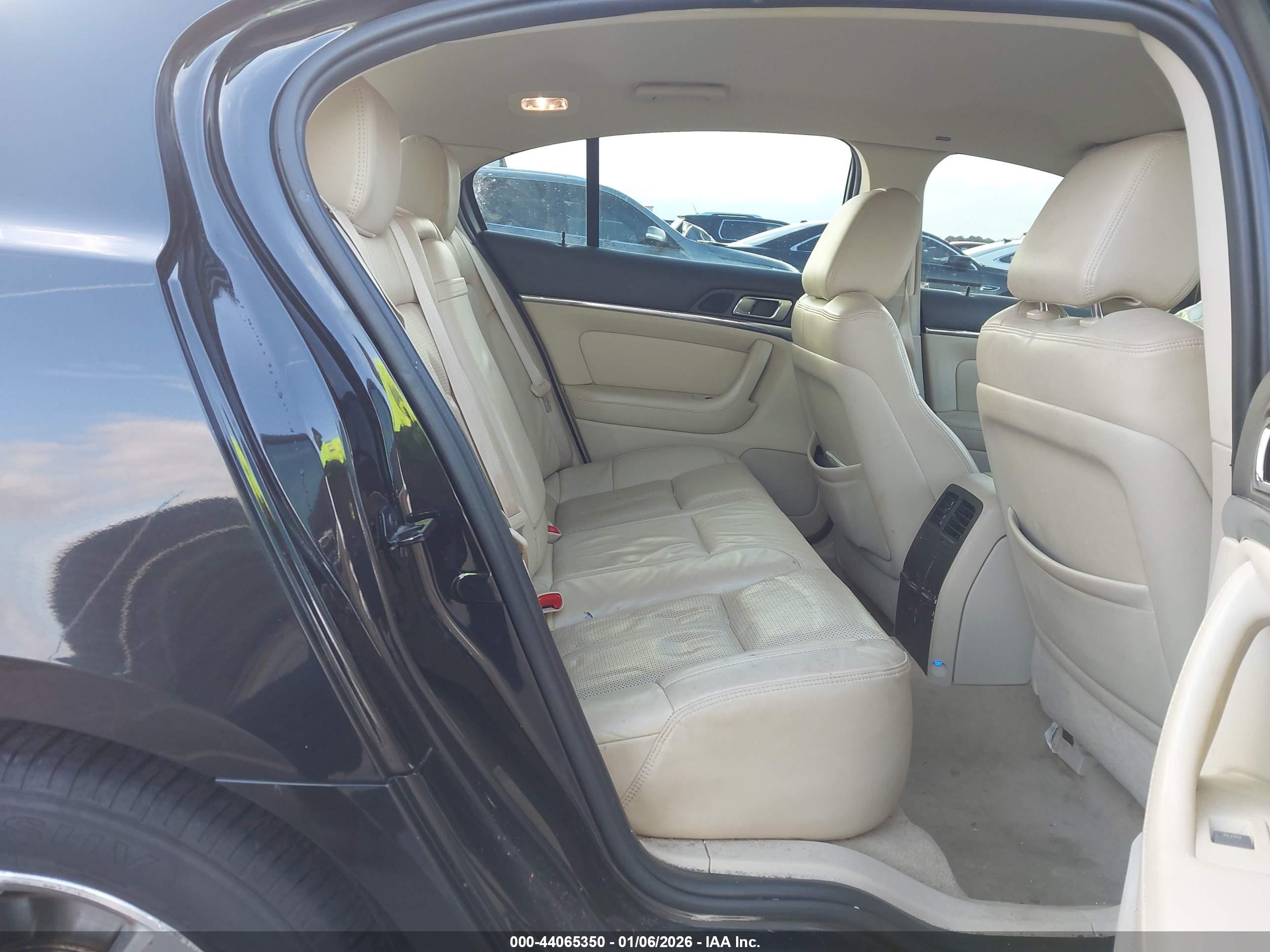 LINCOLN MKS image 8