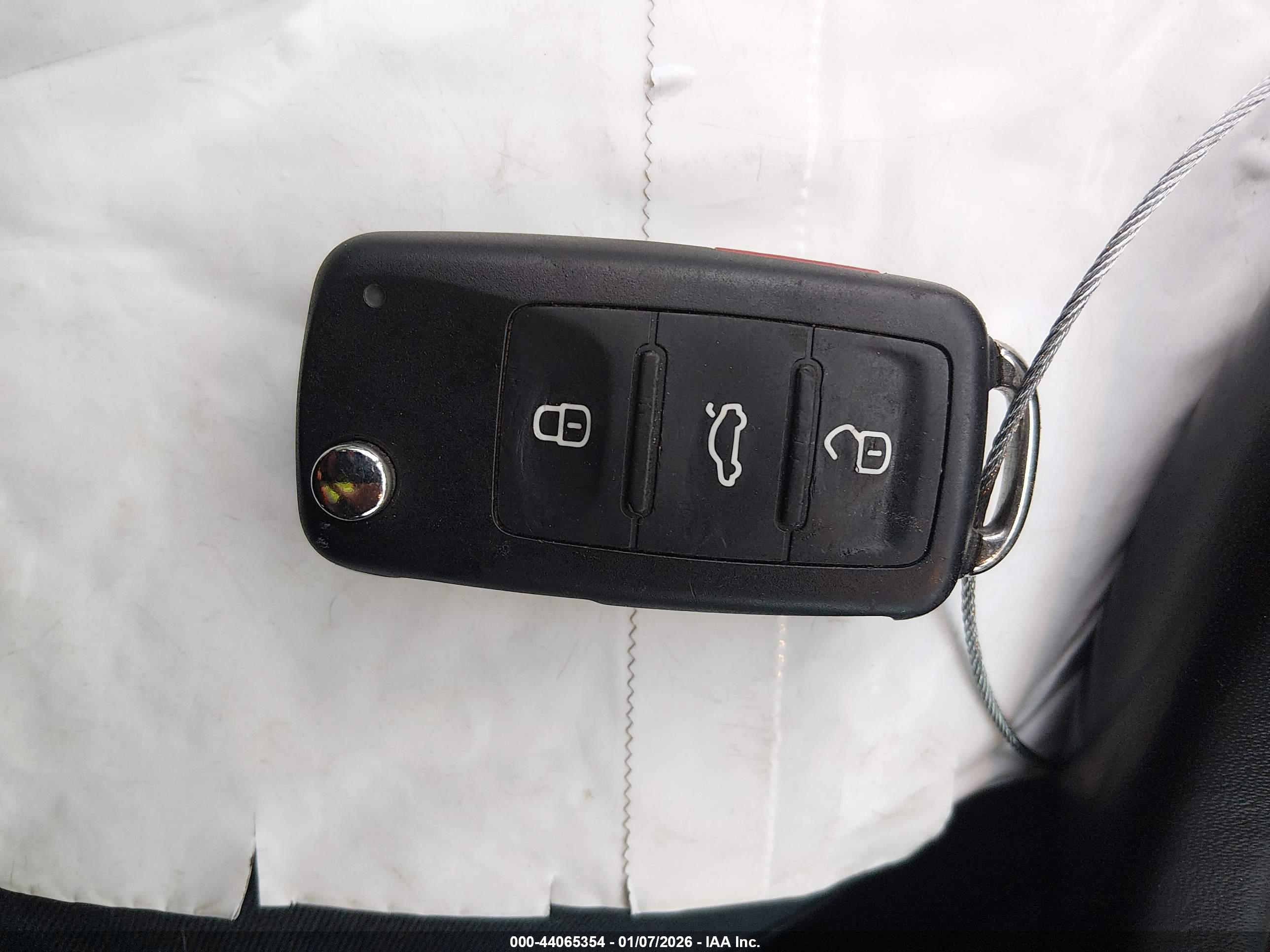 VOLKSWAGEN TIGUAN image 11