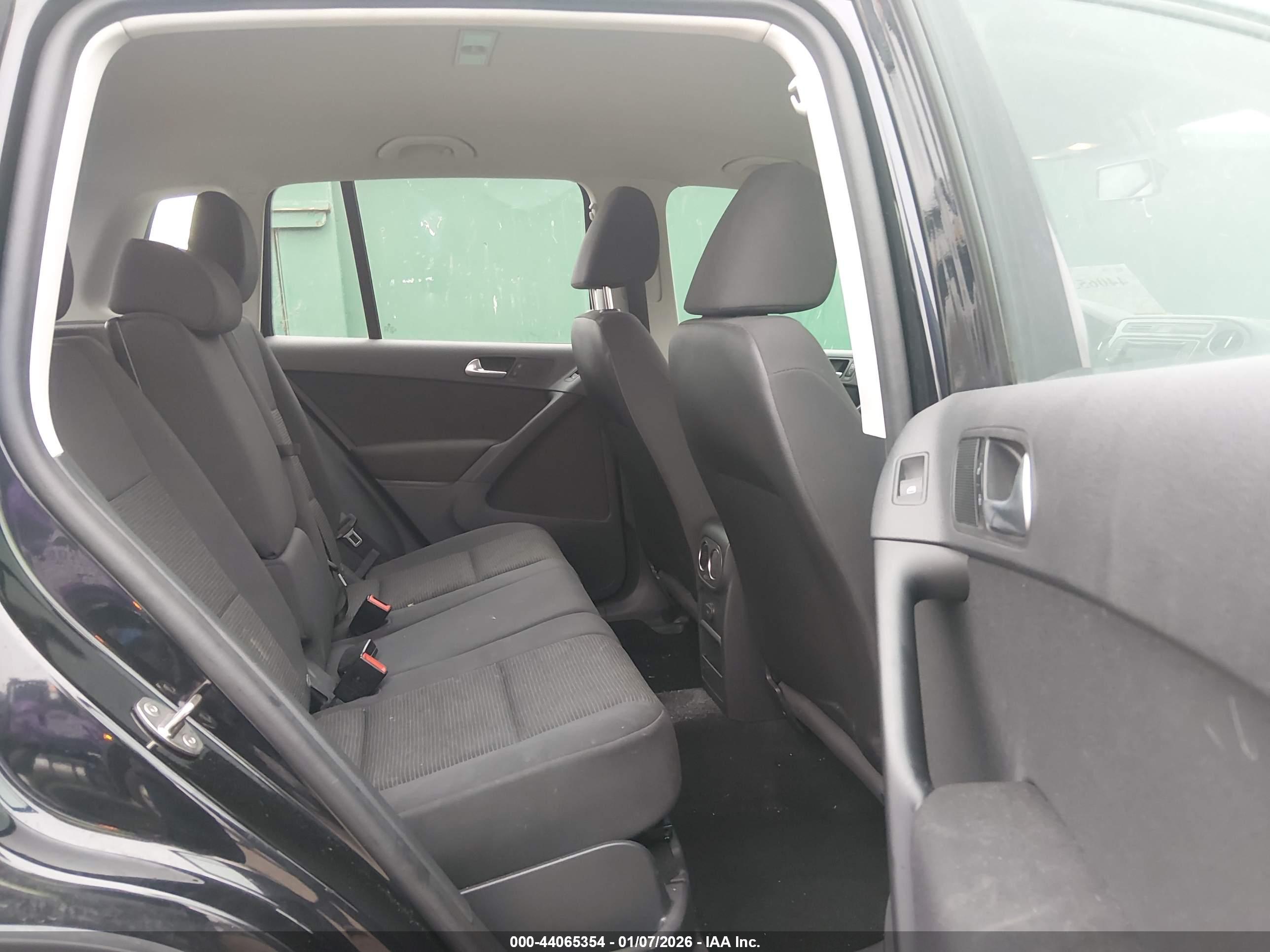 VOLKSWAGEN TIGUAN image 8
