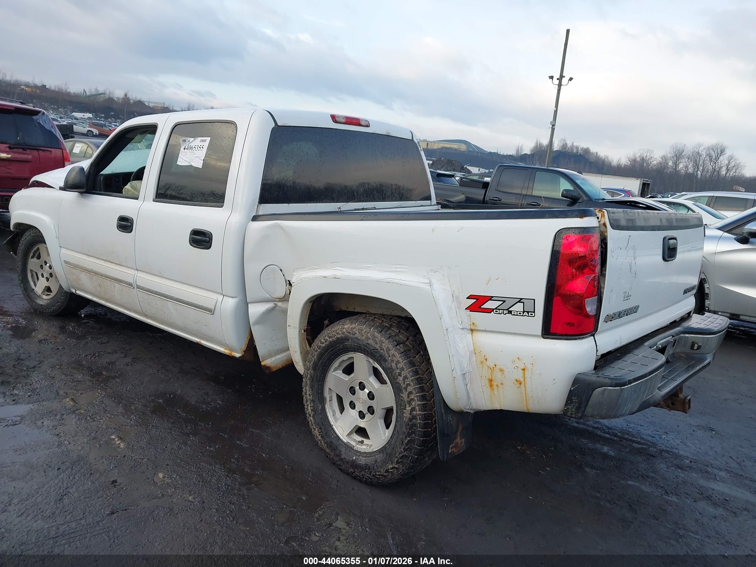 CHEVROLET SILVERADO image 3
